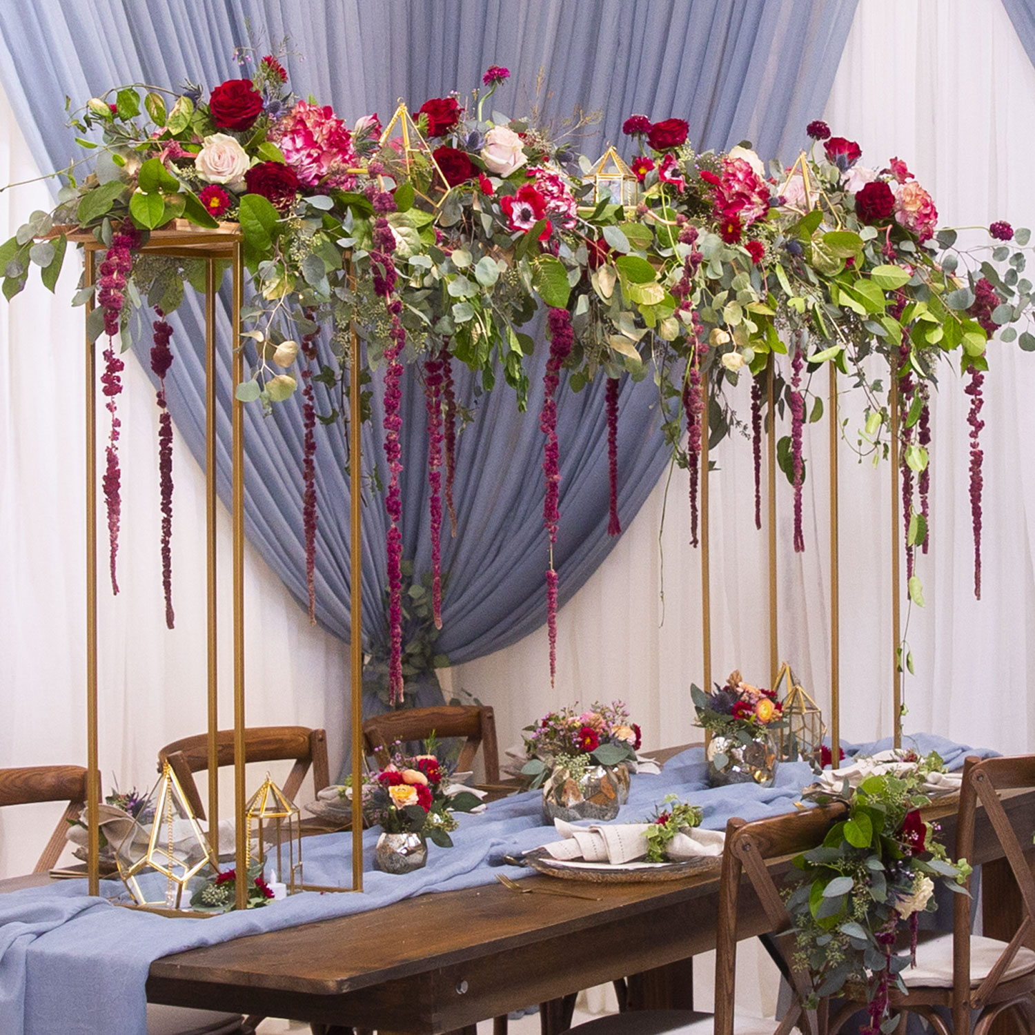 D004: Wedding and Event Table Decor Metal Frame for Candles and Flower Arrangement Rose Morning