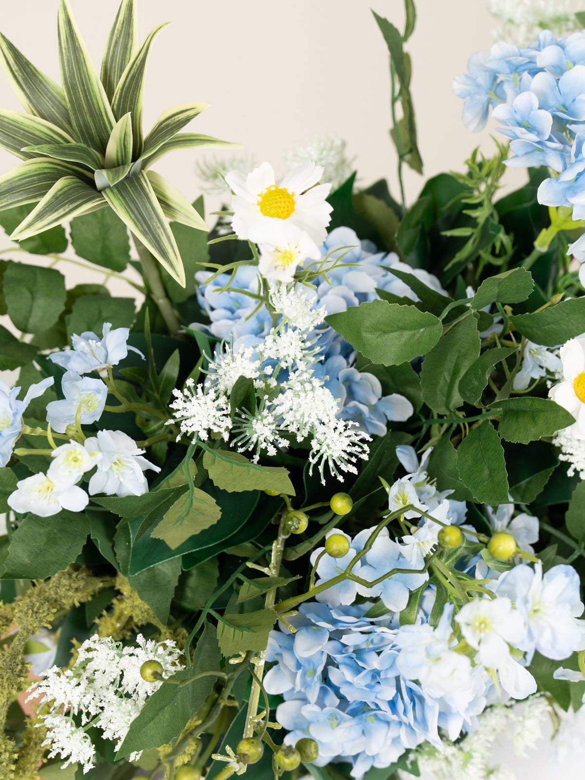 15-Inch Hydrangea Larkspur Daisy Welcome Sign Flower for Welcome Table and Reception in Powder Blue Meadow | Cora
