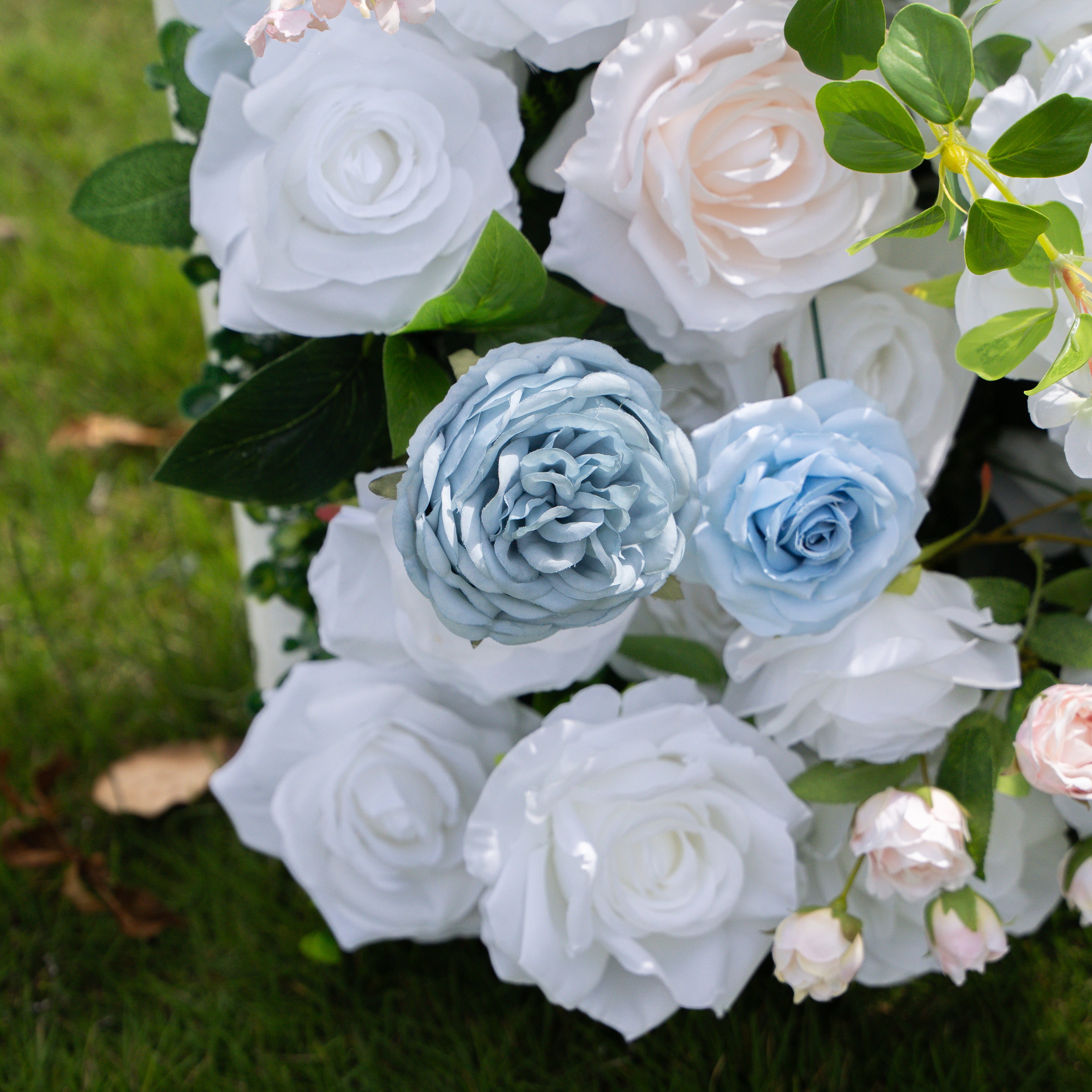 Denaya:5D Fabric Artificial rolling up curtain flower wall