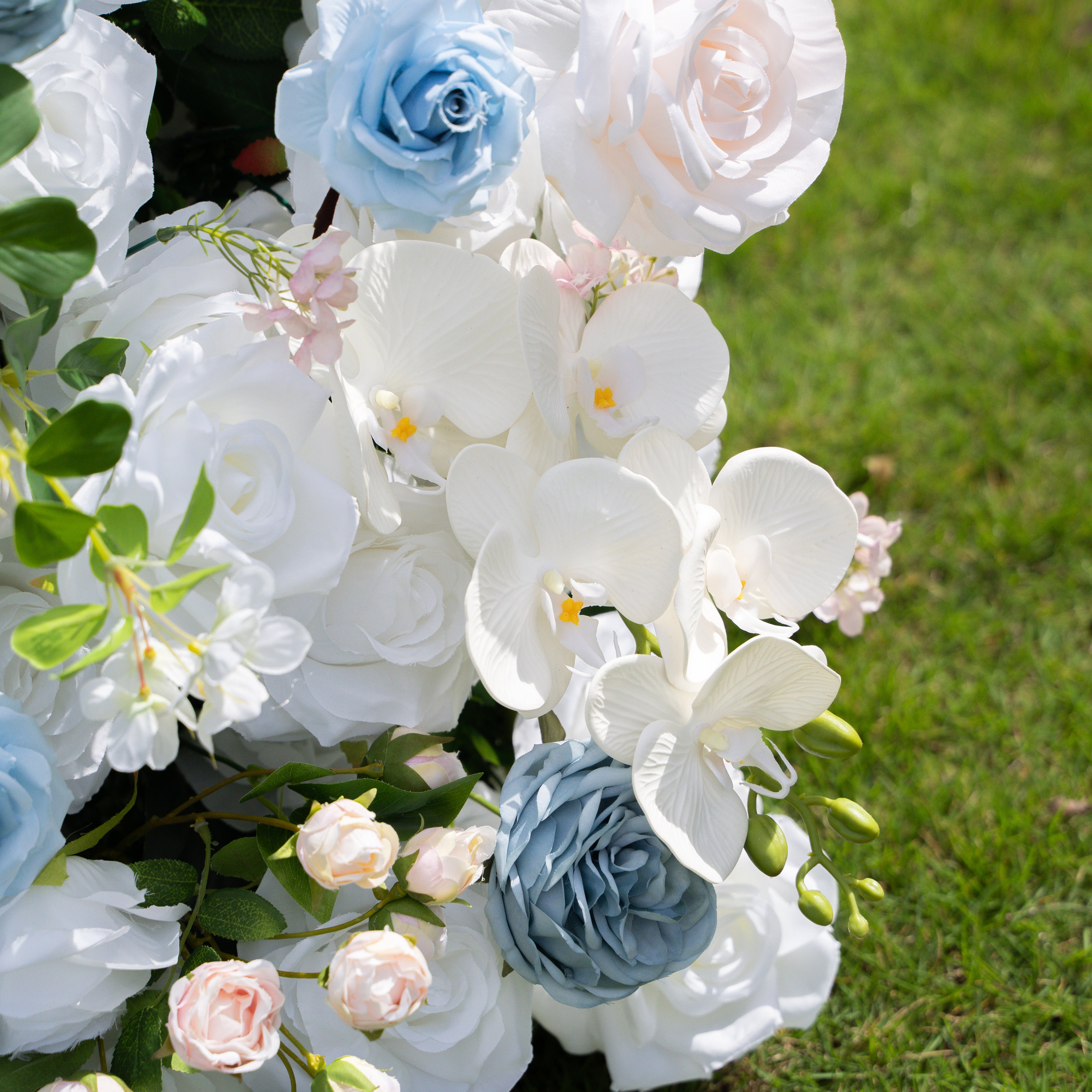 Denaya:5D Fabric Artificial rolling up curtain flower wall