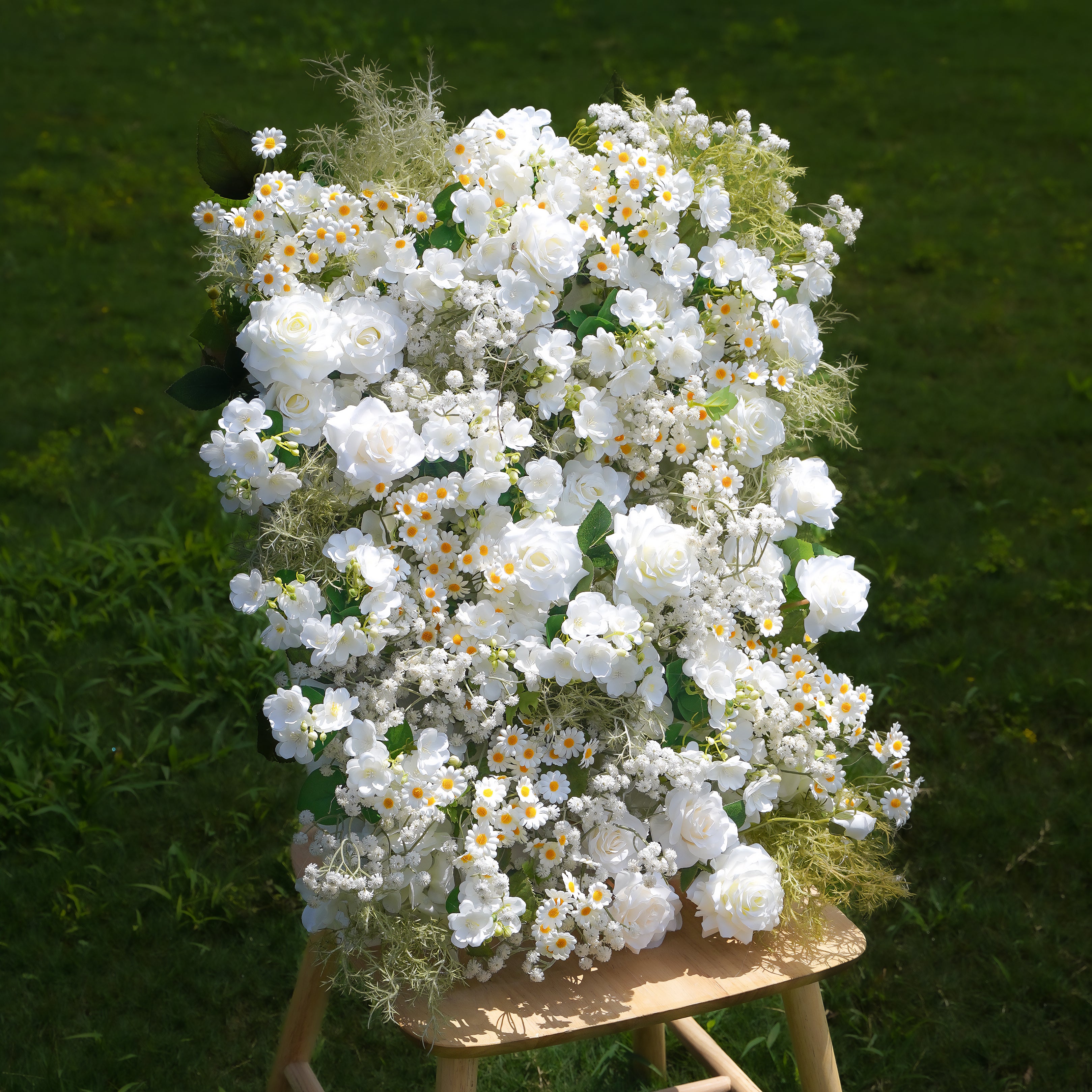 The flower walls are made of artificial flowers in various colors, layered at different levels to create a lush, elegant and natural look. The exclusive zipper design and roll-up design make it easy to install and remove.Rose Morning