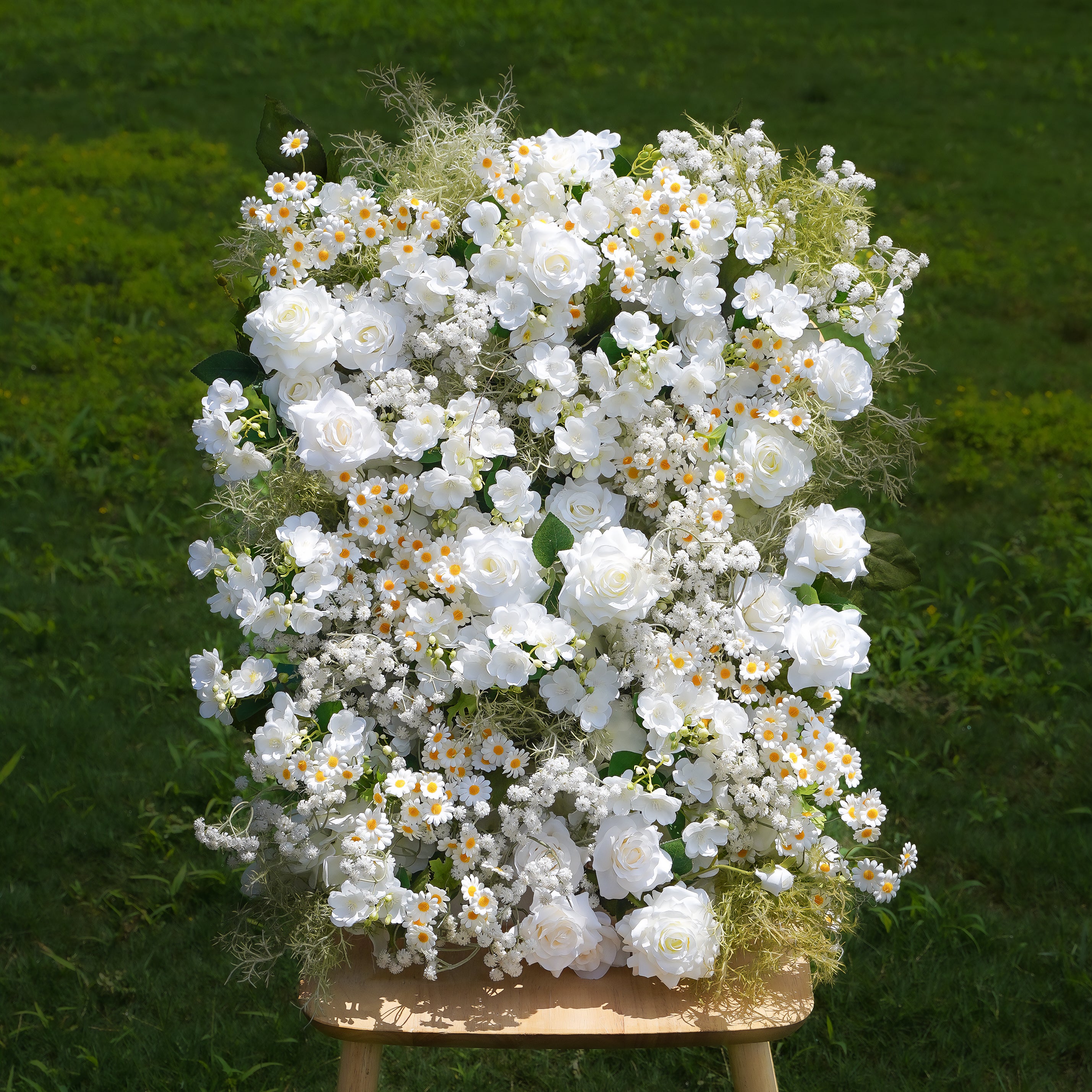 The flower walls are made of artificial flowers in various colors, layered at different levels to create a lush, elegant and natural look. The exclusive zipper design and roll-up design make it easy to install and remove.Rose Morning