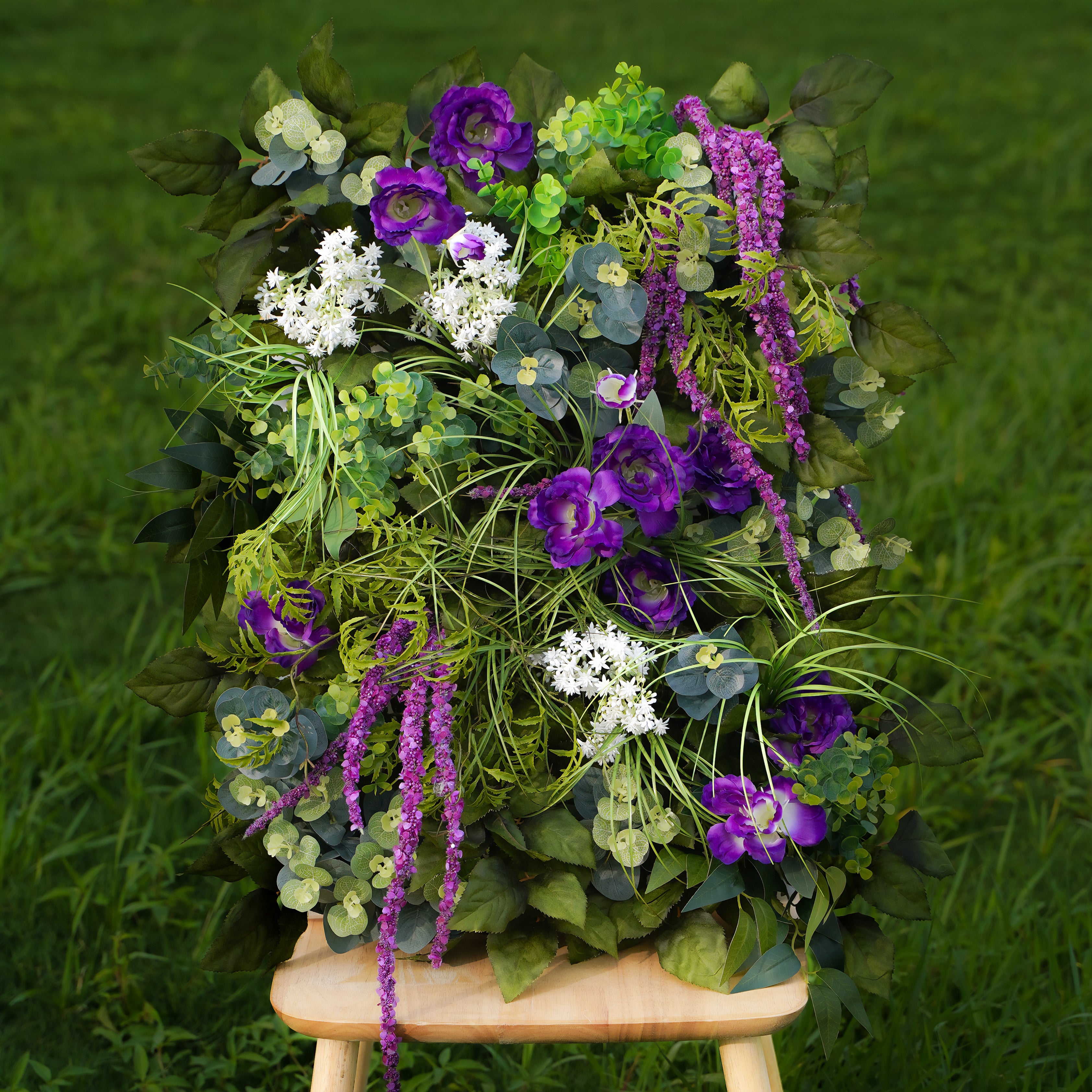 The flower walls are made of artificial flowers in various colors, layered at different levels to create a lush, elegant and natural look. The exclusive zipper design and roll-up design make it easy to install and remove.Rose Morning