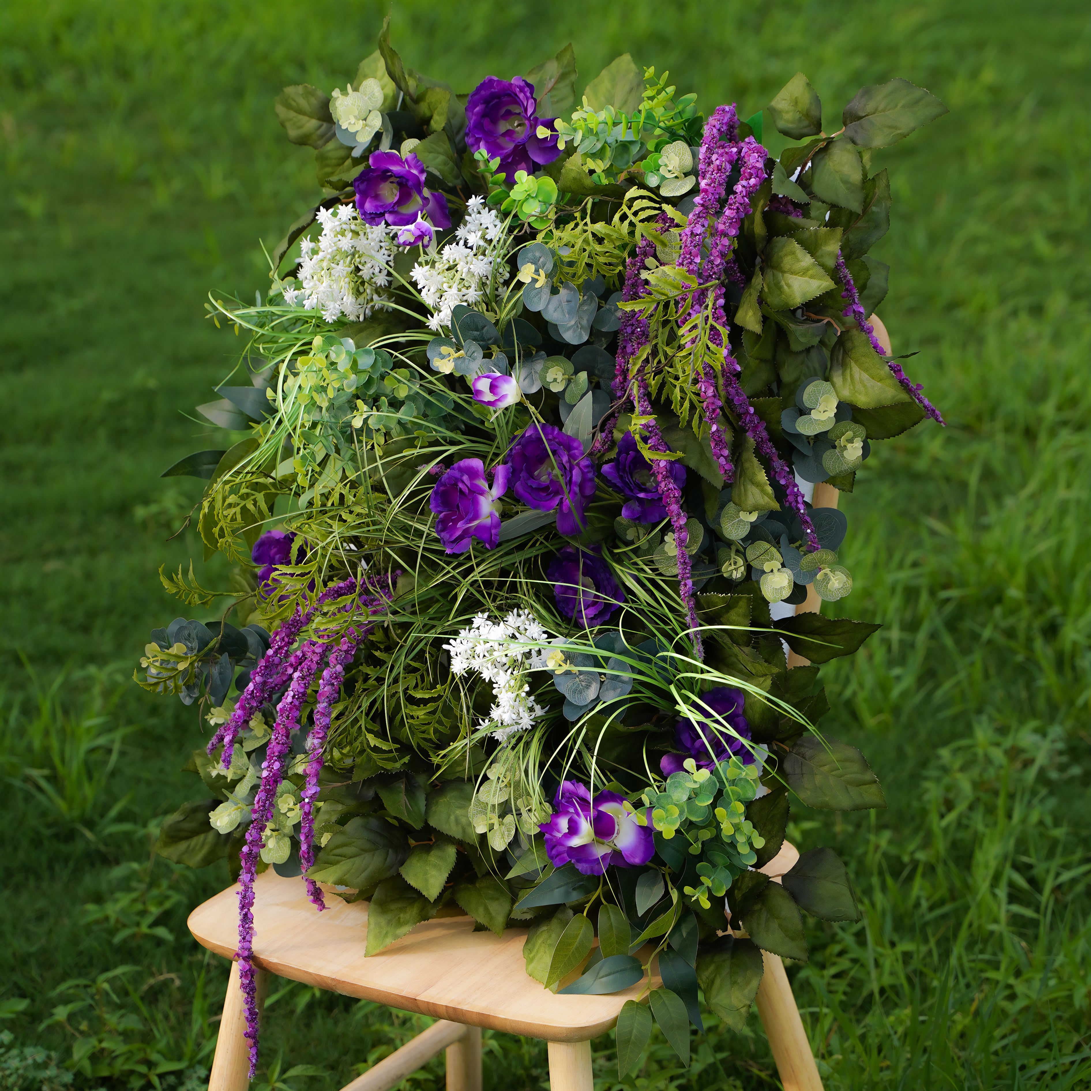 The flower walls are made of artificial flowers in various colors, layered at different levels to create a lush, elegant and natural look. The exclusive zipper design and roll-up design make it easy to install and remove.Rose Morning