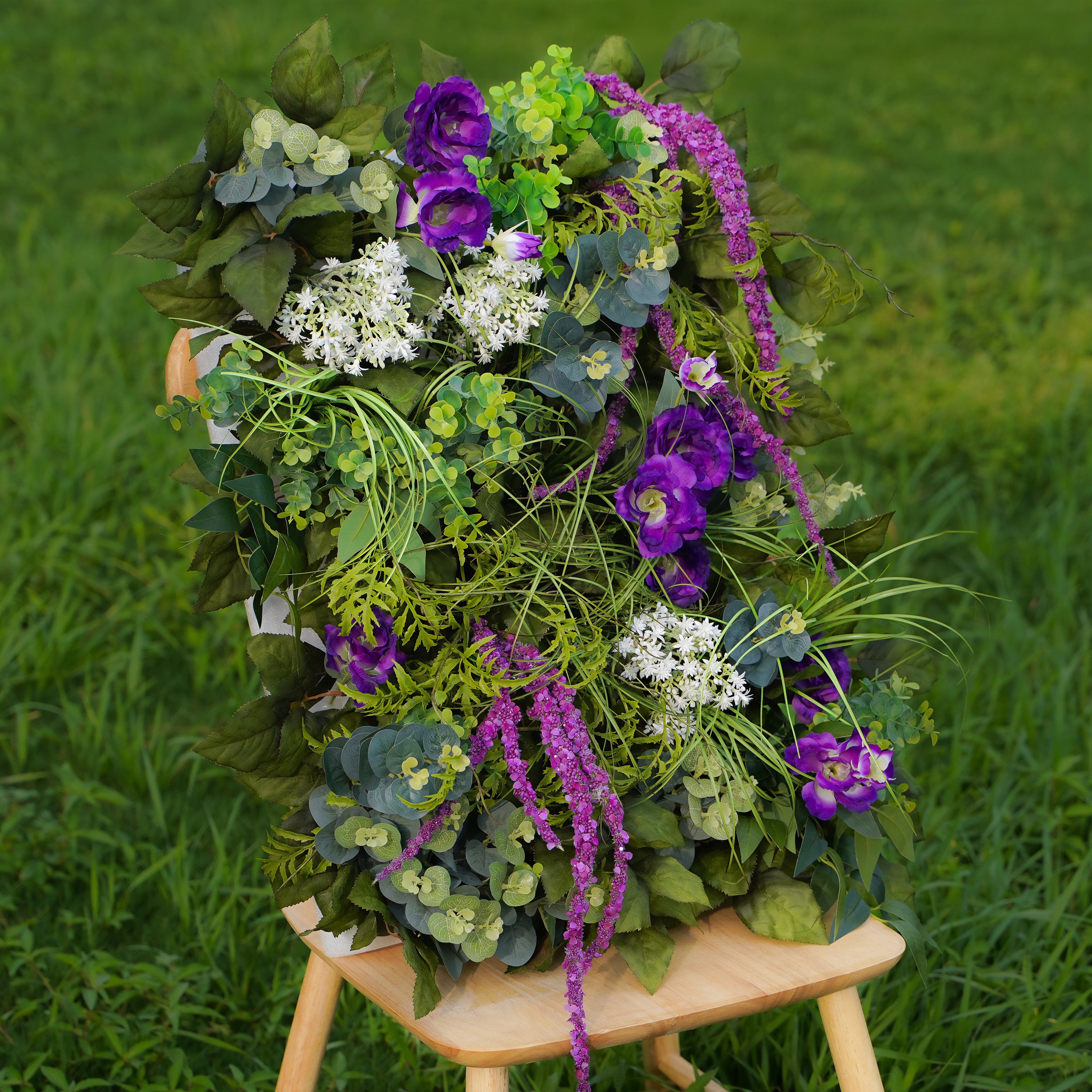The flower walls are made of artificial flowers in various colors, layered at different levels to create a lush, elegant and natural look. The exclusive zipper design and roll-up design make it easy to install and remove.Rose Morning