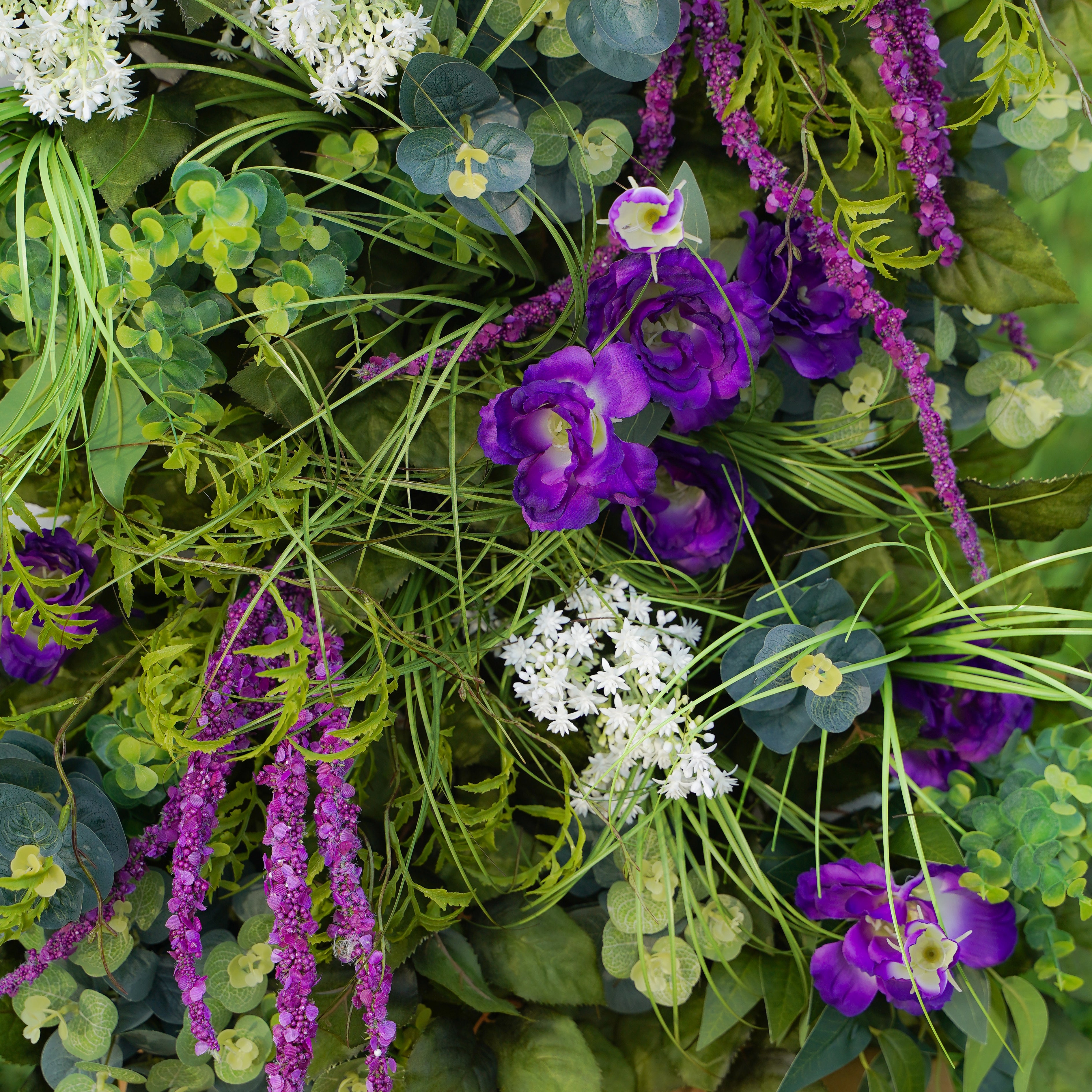 The flower walls are made of artificial flowers in various colors, layered at different levels to create a lush, elegant and natural look. The exclusive zipper design and roll-up design make it easy to install and remove.Rose Morning