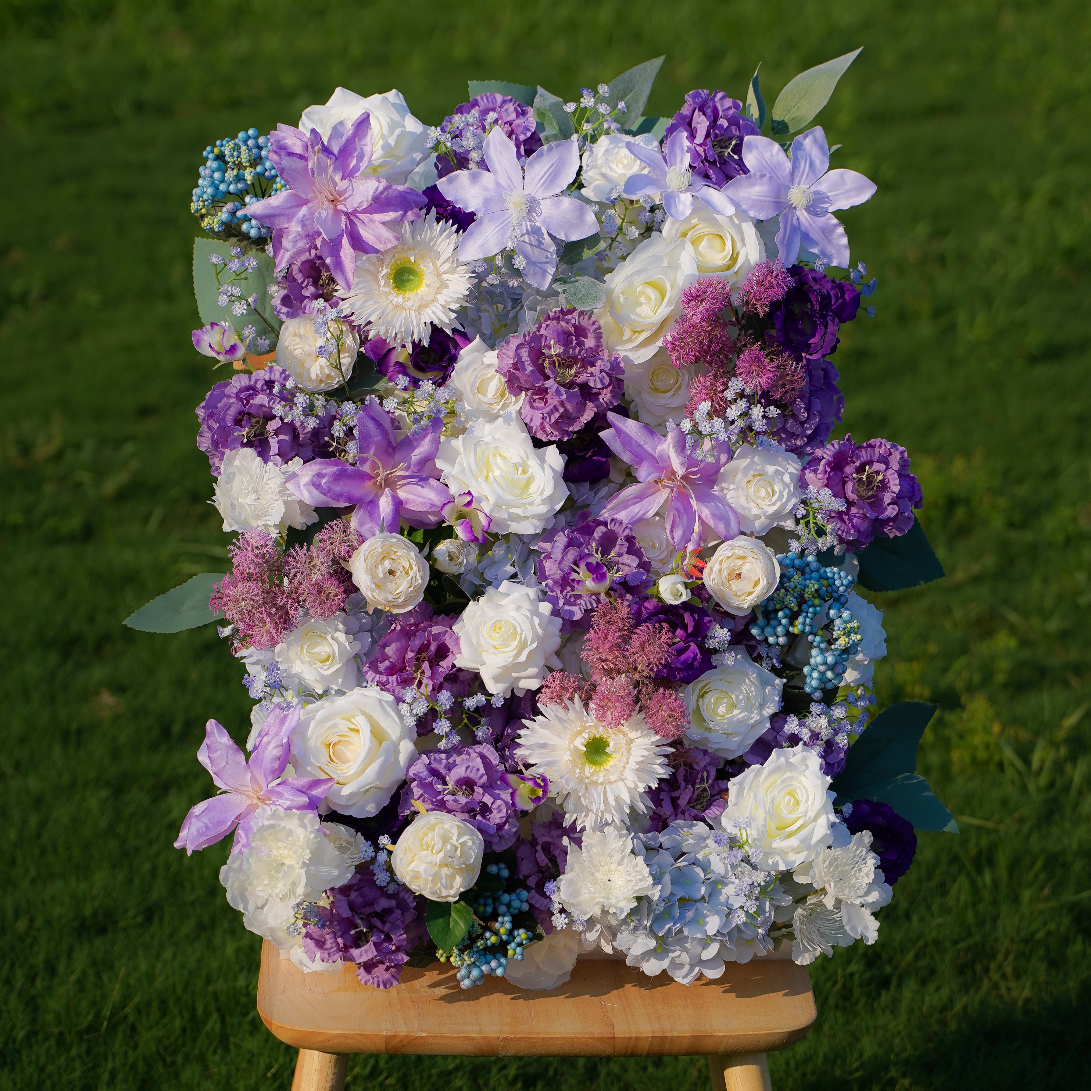 The flower walls are made of artificial flowers in various colors, layered at different levels to create a lush, elegant and natural look. The exclusive zipper design and roll-up design make it easy to install and remove.Rose Morning