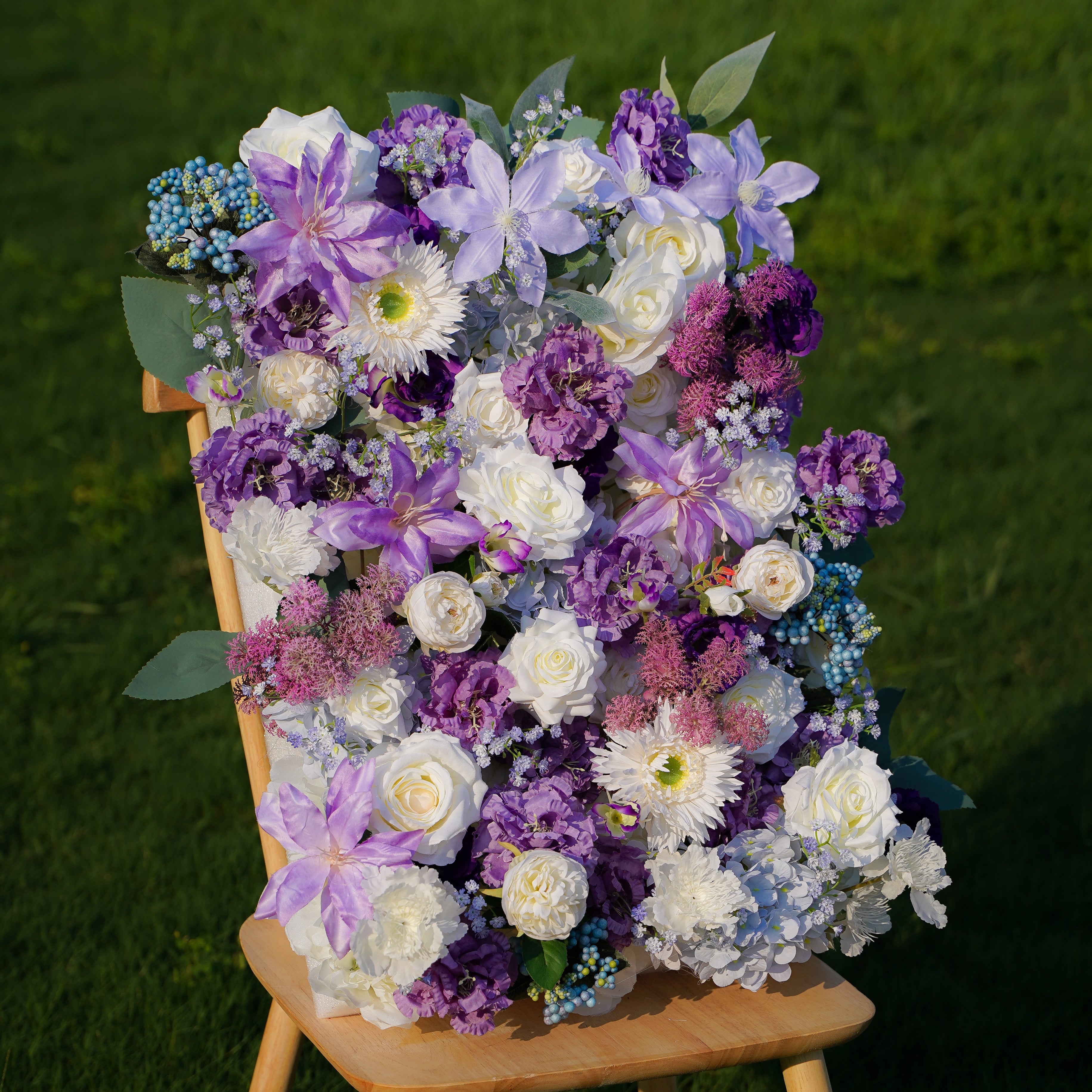 The flower walls are made of artificial flowers in various colors, layered at different levels to create a lush, elegant and natural look. The exclusive zipper design and roll-up design make it easy to install and remove.Rose Morning