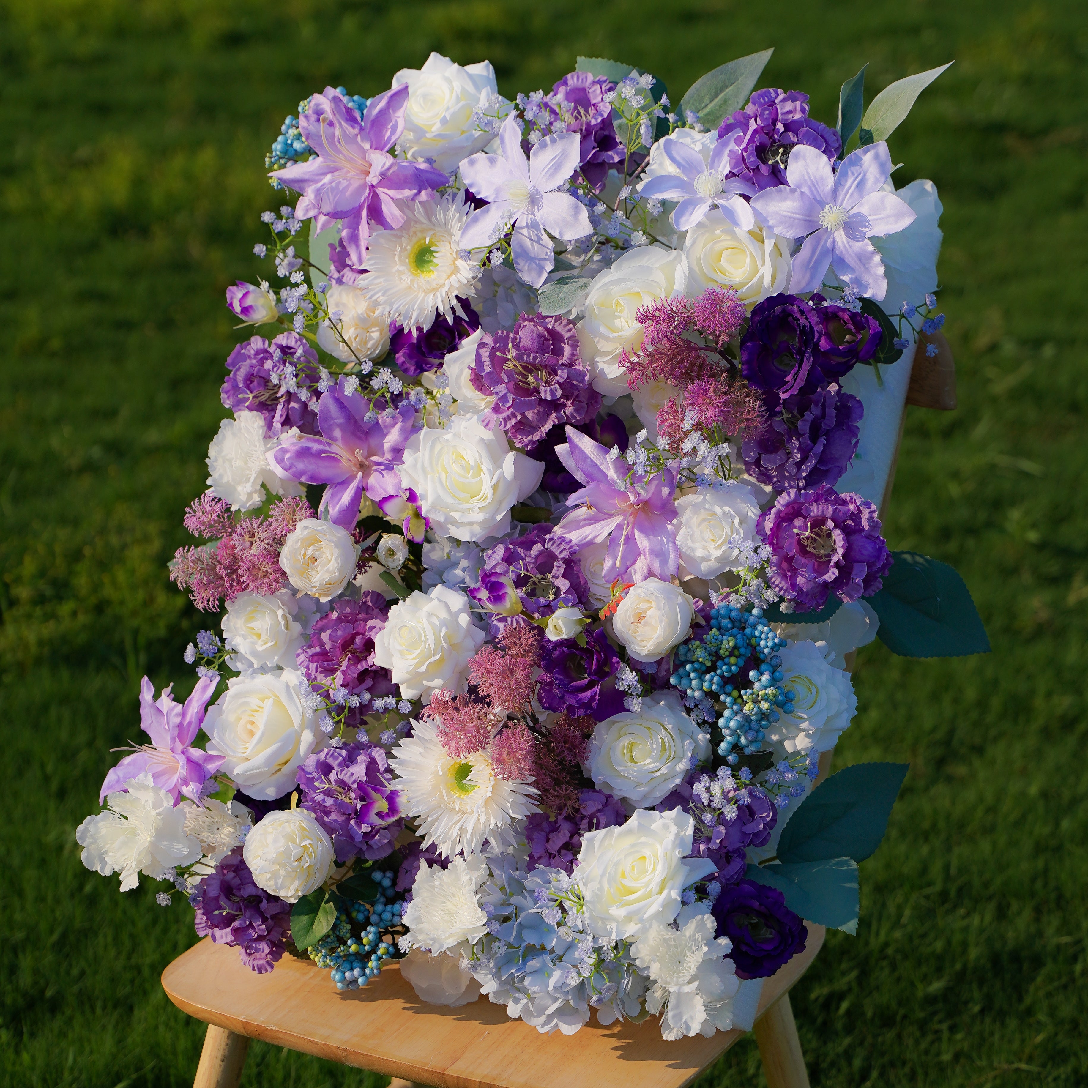 The flower walls are made of artificial flowers in various colors, layered at different levels to create a lush, elegant and natural look. The exclusive zipper design and roll-up design make it easy to install and remove.Rose Morning