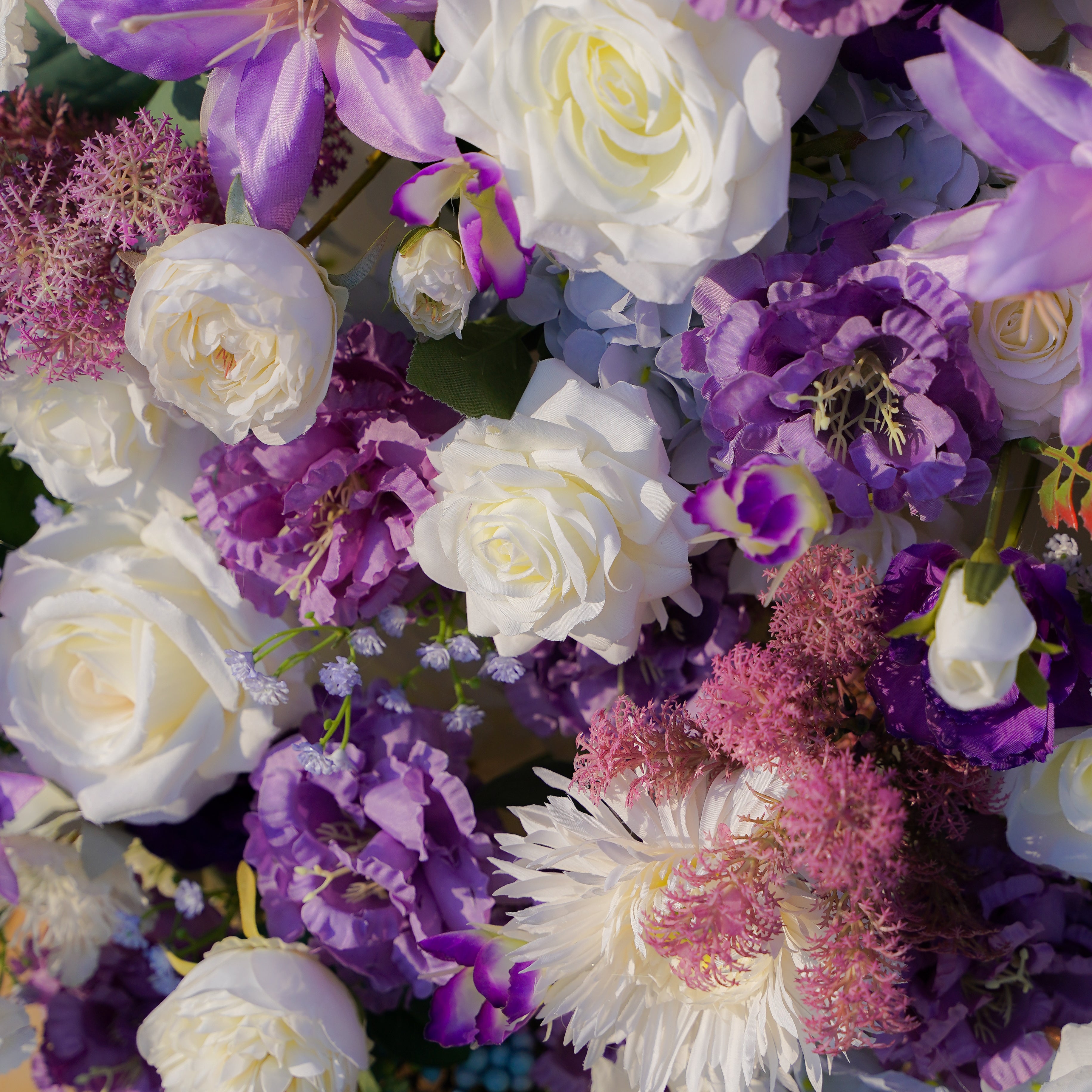 The flower walls are made of artificial flowers in various colors, layered at different levels to create a lush, elegant and natural look. The exclusive zipper design and roll-up design make it easy to install and remove.Rose Morning