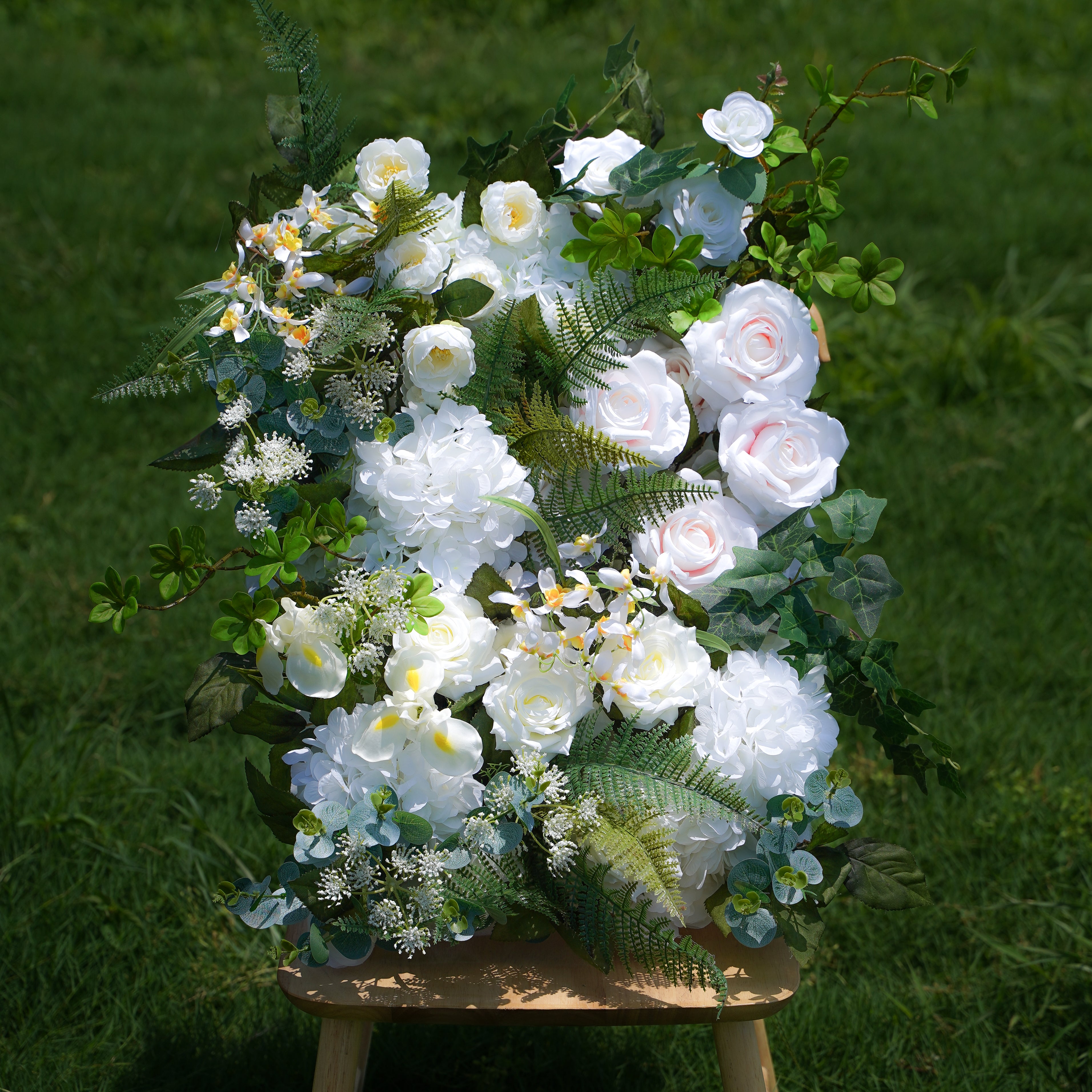This is an artificial roller shutter flower wall made of 5D fabric, it is made of thousands of roses in bright colors and very realistic. This flower wall is perfect for decorating any occasion, such as weddings, parties, birthday parties and more. It can also be used to decorate your home and make your home more beautiful.