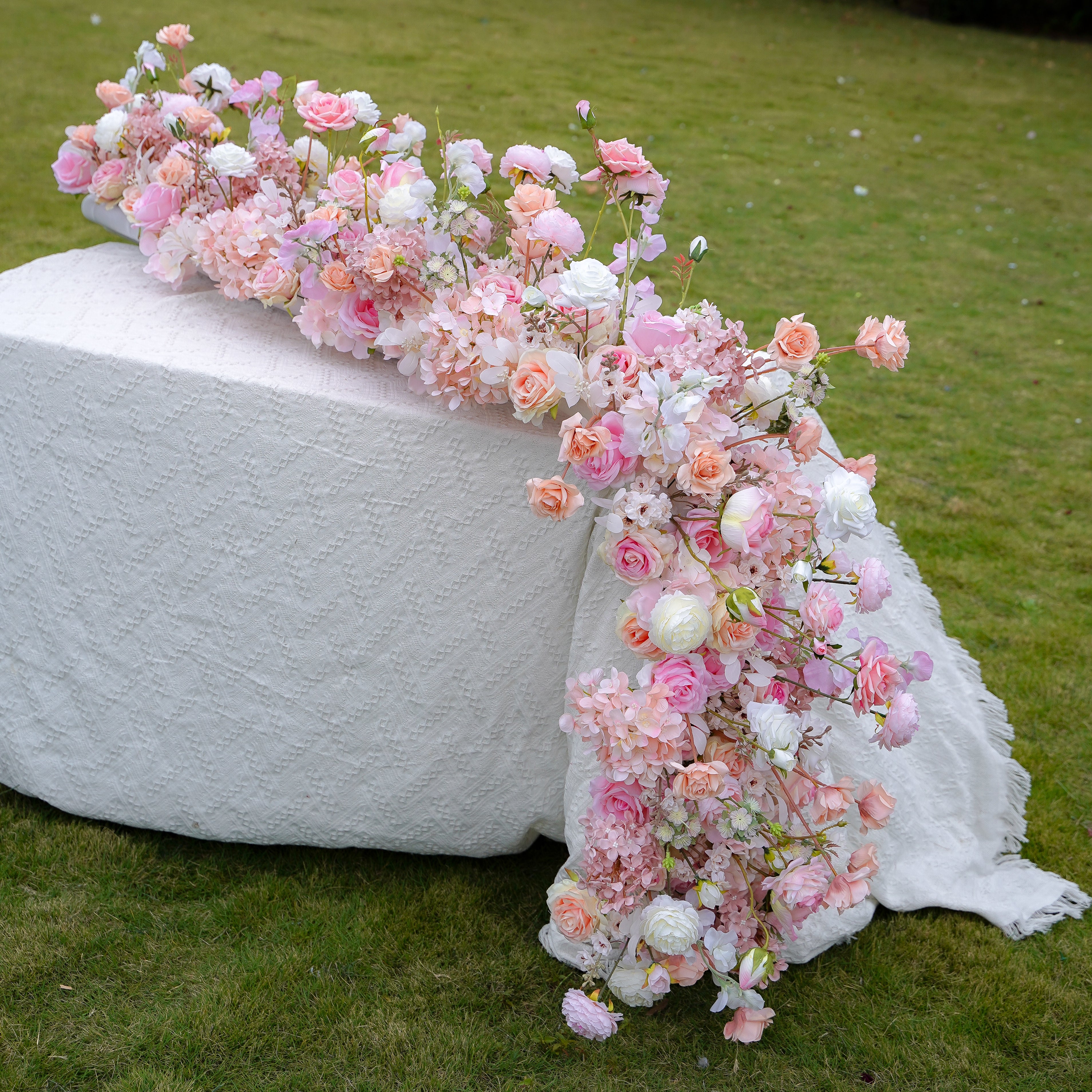 Blush Long strip flower row trailing table arrangement table flower Rose Morning