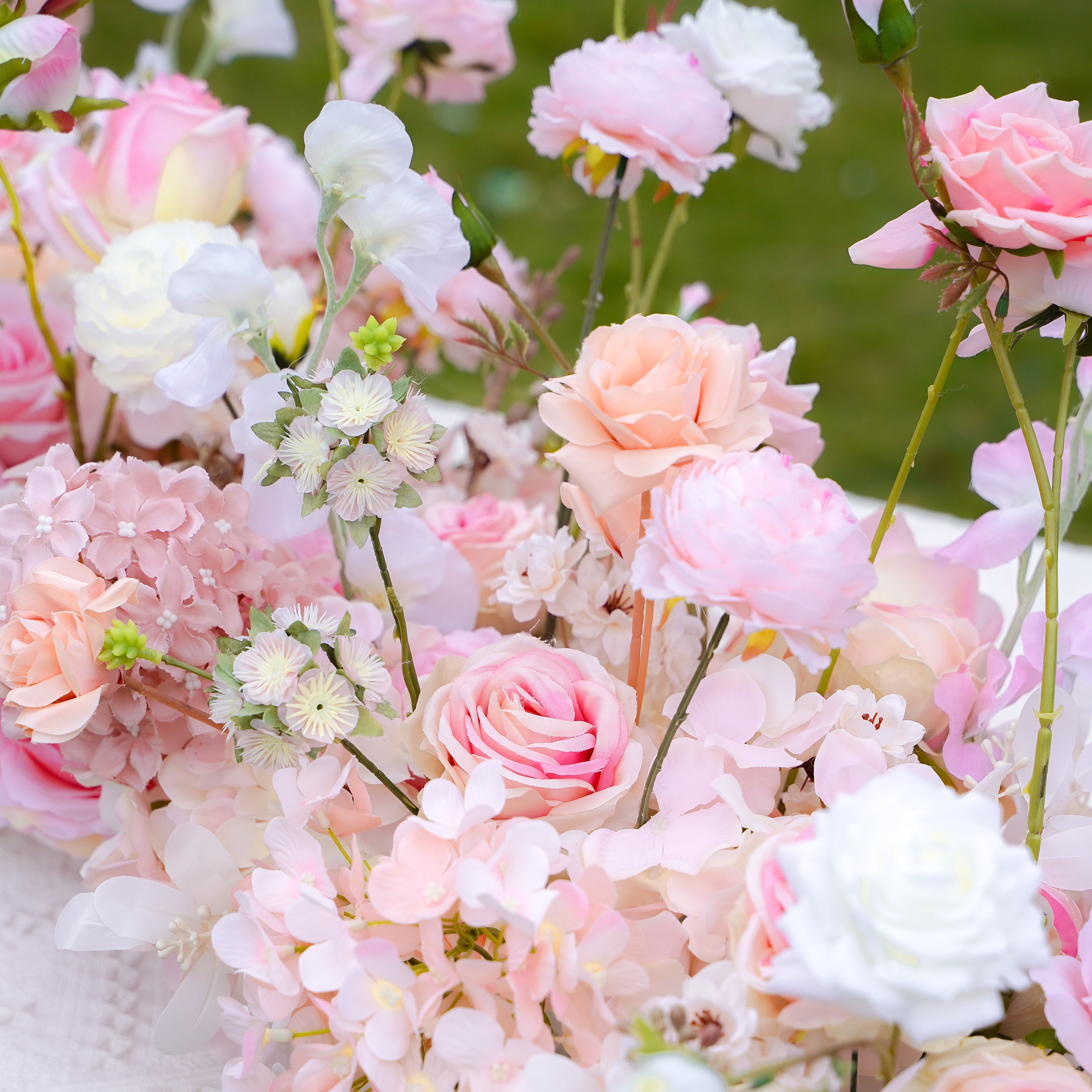 Blush Long strip flower row trailing table arrangement table flower Rose Morning