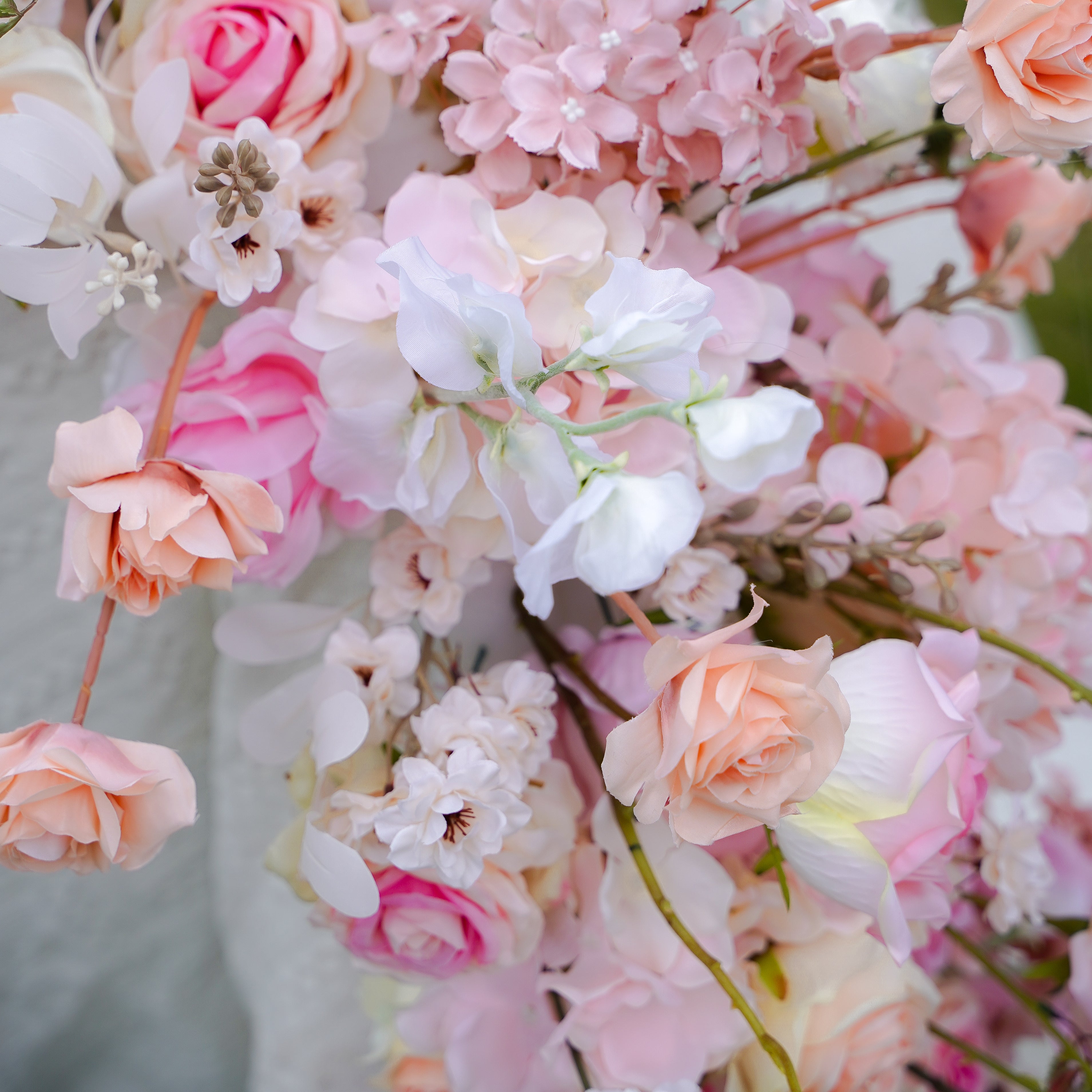 Blush Long strip flower row trailing table arrangement table flower Rose Morning