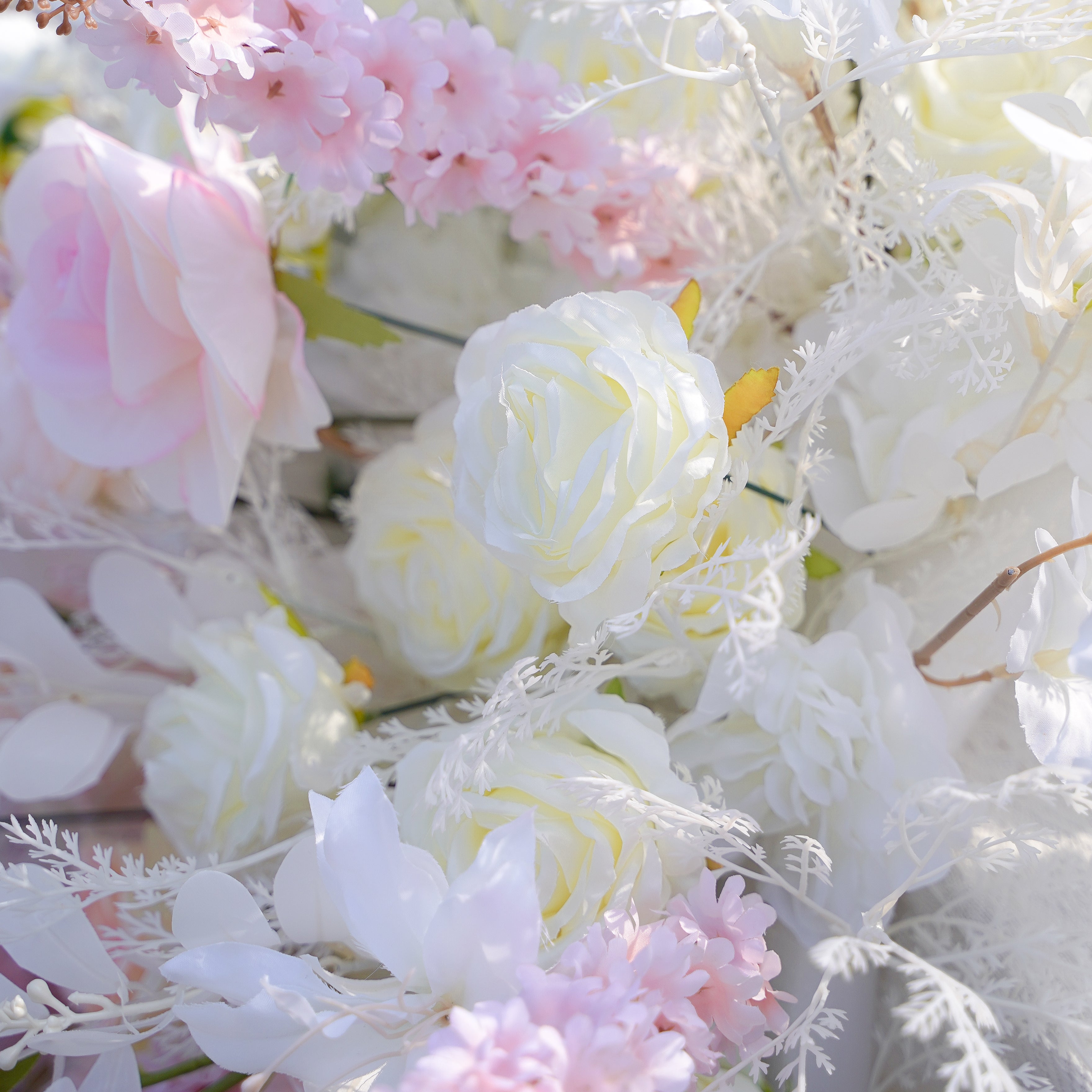 Hued Long strip flower row trailing long table table arrangement table flower Rose Morning