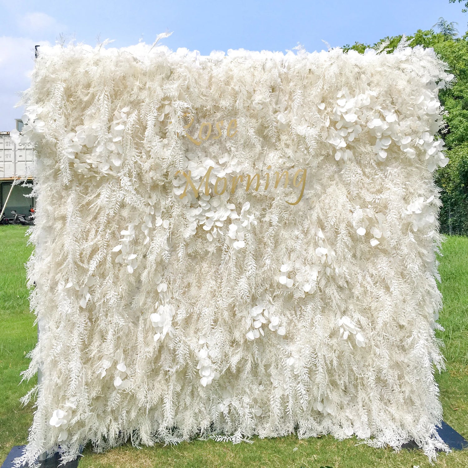 Dream:5D White Fabric Artificial rolling up curtain flower wall