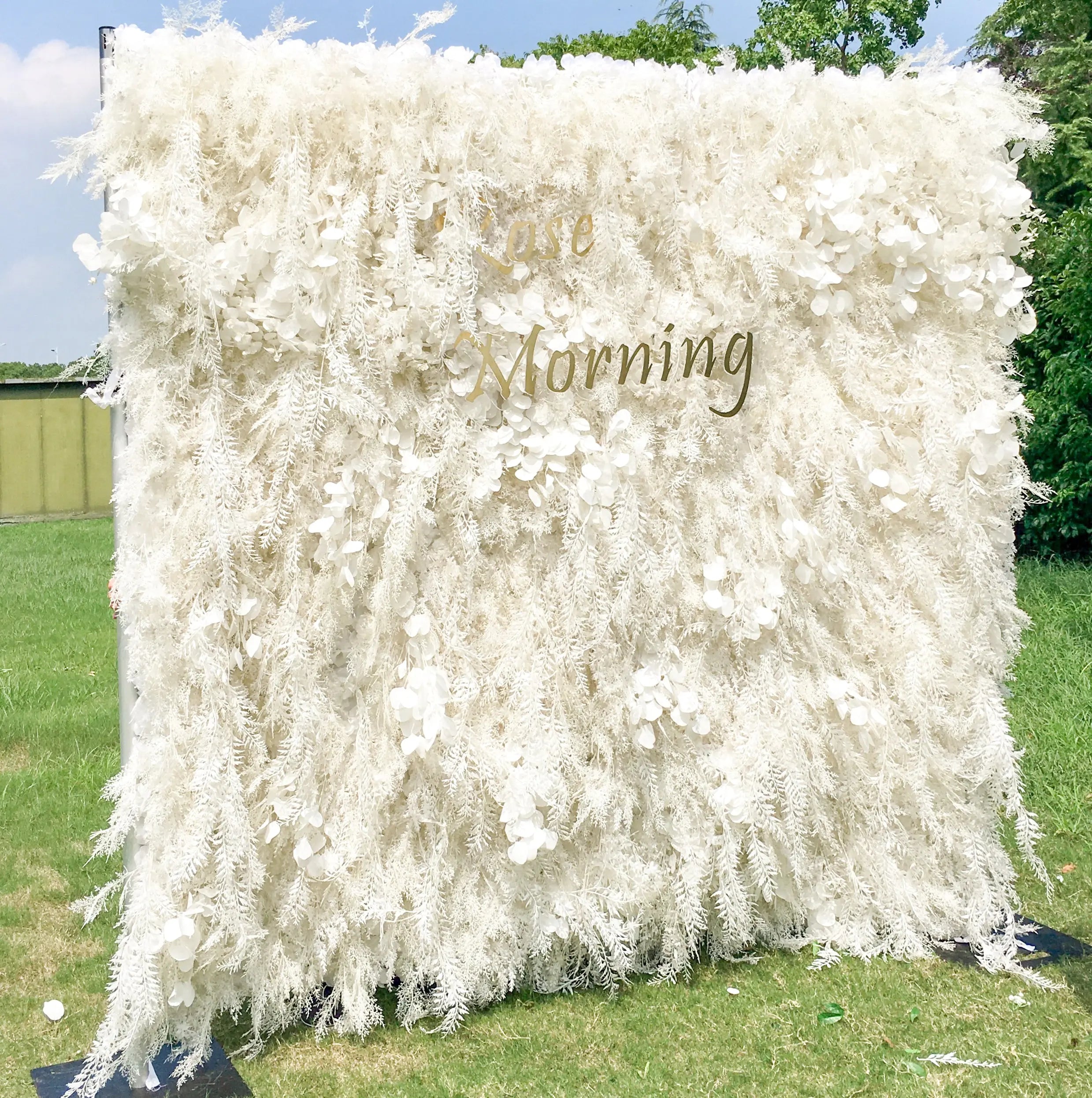 Dream:5D White Fabric Artificial rolling up curtain flower wall