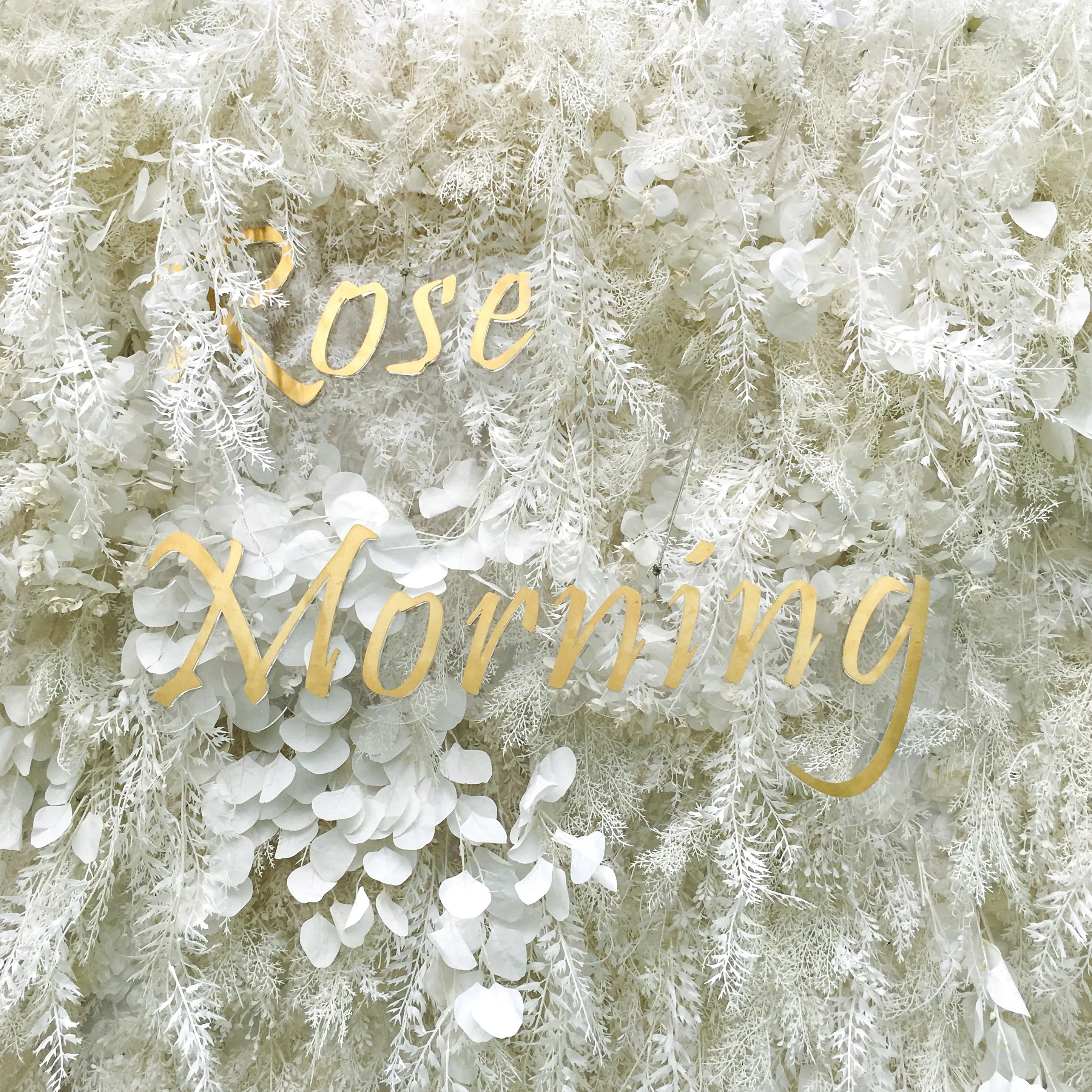 Dream:5D White Fabric Artificial rolling up curtain flower wall