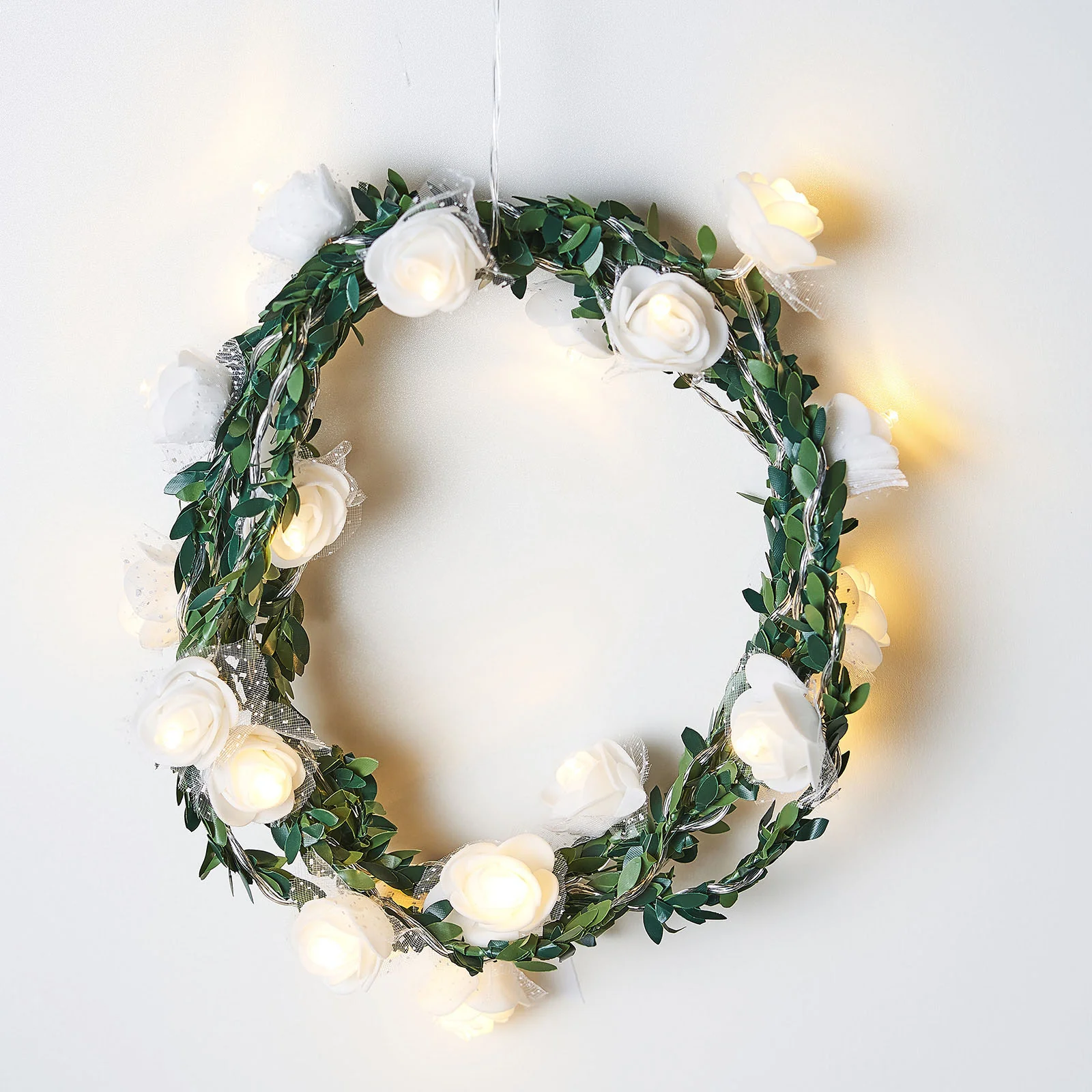 This Warm White 20 LED Faux Rose Lace Garland Vine String Lights is the perfect decoration for any occasion, be it formal or casual. It is made of high-quality artificial flowers and lace petals, and is decorated with LED light beads, enough for your guests to take photos and take pictures. It&