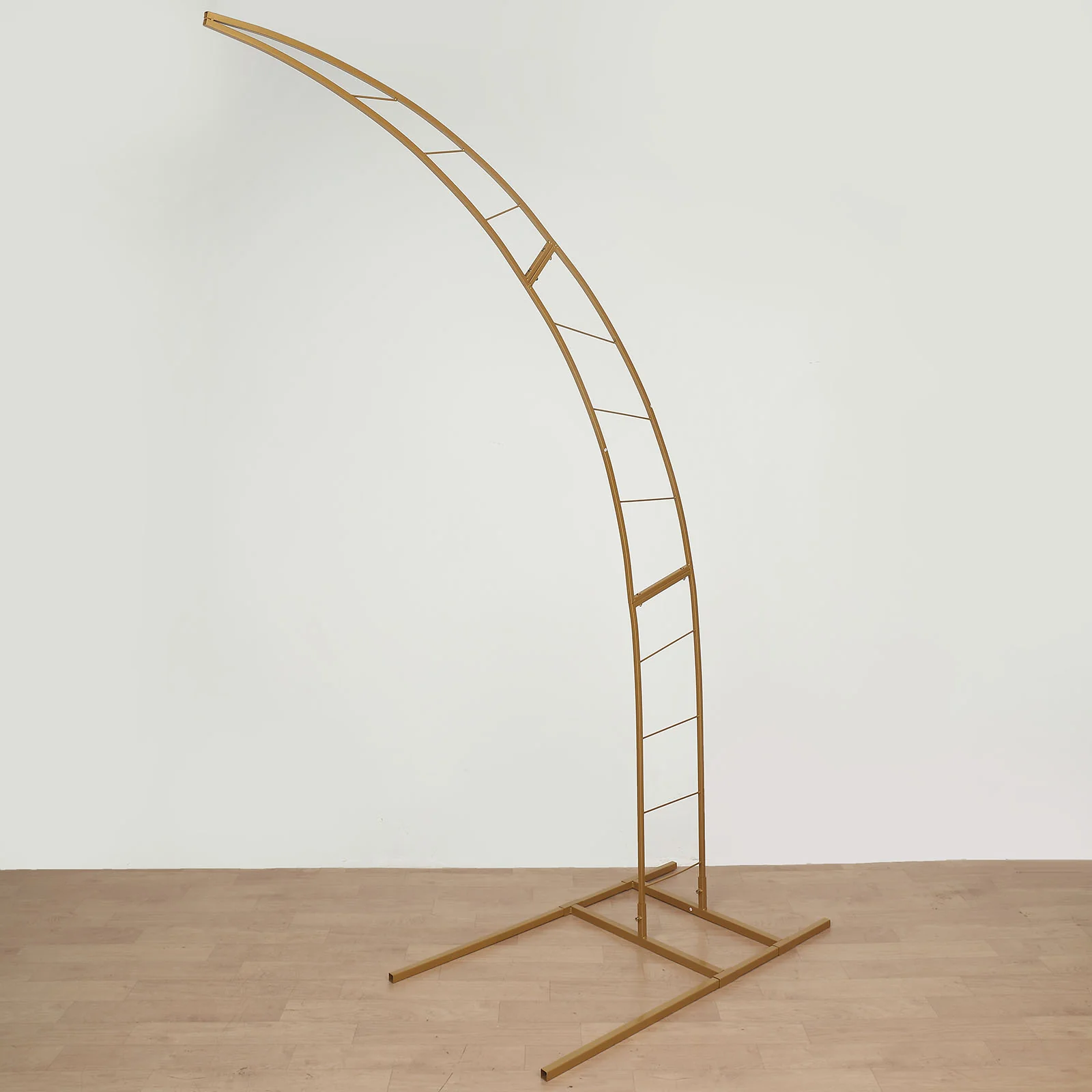 This Metal Half Moon Wedding Arch Planter is the perfect addition to any wedding. It is made of high-quality metal, which is very durable. The arch is made of a half-moon structure with a trellis on top. The flower stand can be decorated with fresh flowers to create a beautiful backdrop. This arch is the perfect addition to any wedding and is sure to impress your guests.