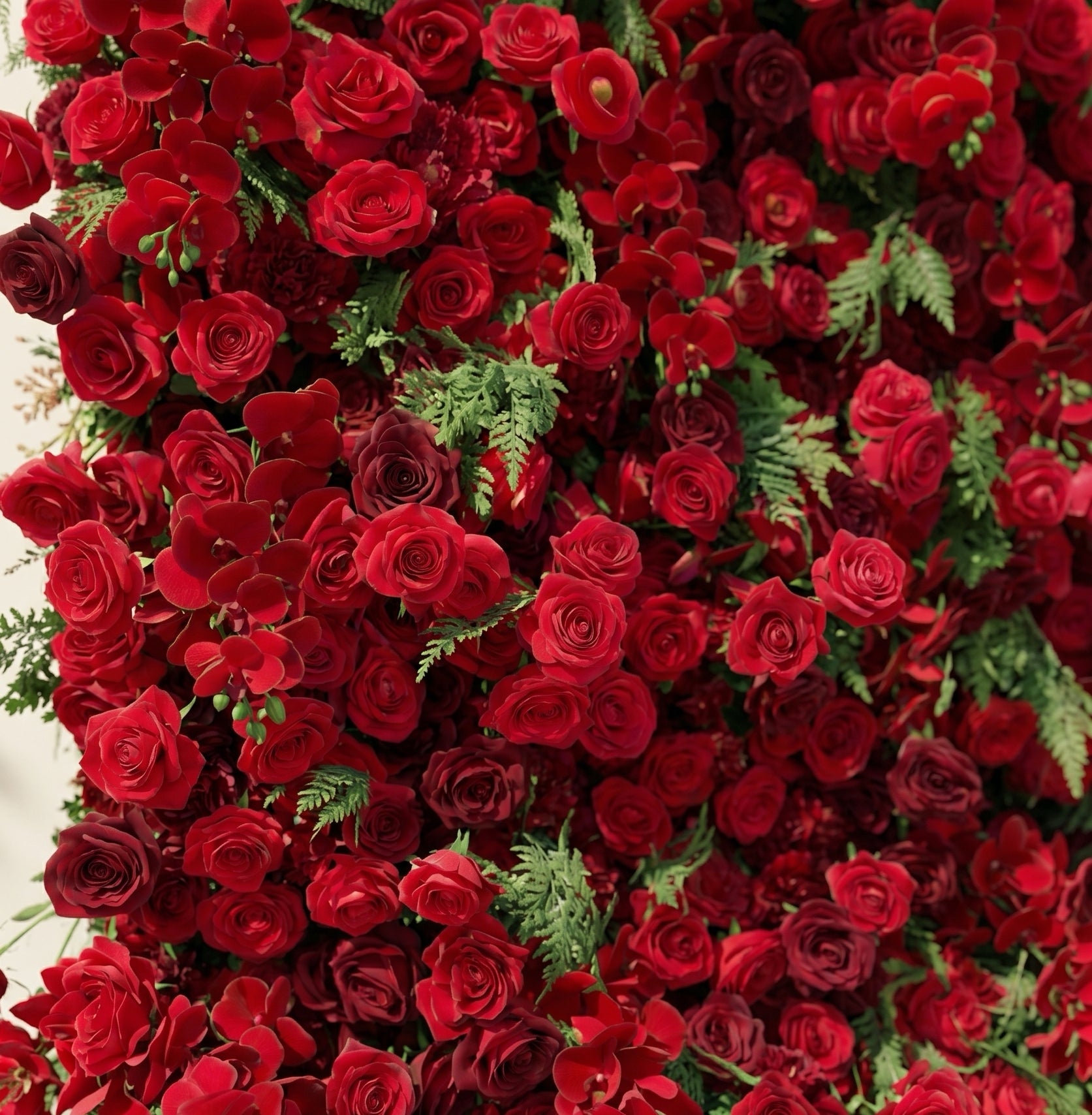 Ivelaria: New Luxury 5D Red Roses Flower Wall with Greenery for Weddings&Event Decor ivelaria detail 2
