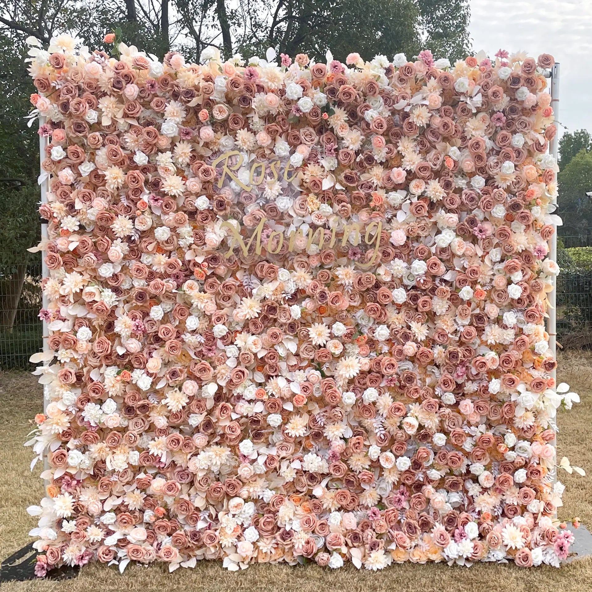 Lynn:5D Golden Fabric Artificial rolling up curtain flower wall