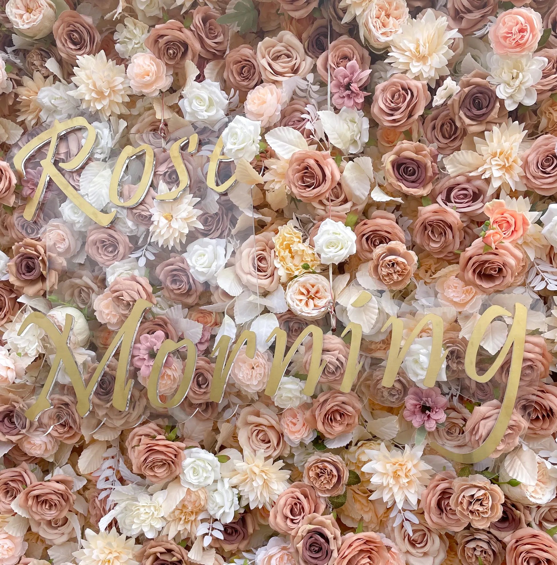 Lynn:5D Golden Fabric Artificial rolling up curtain flower wall