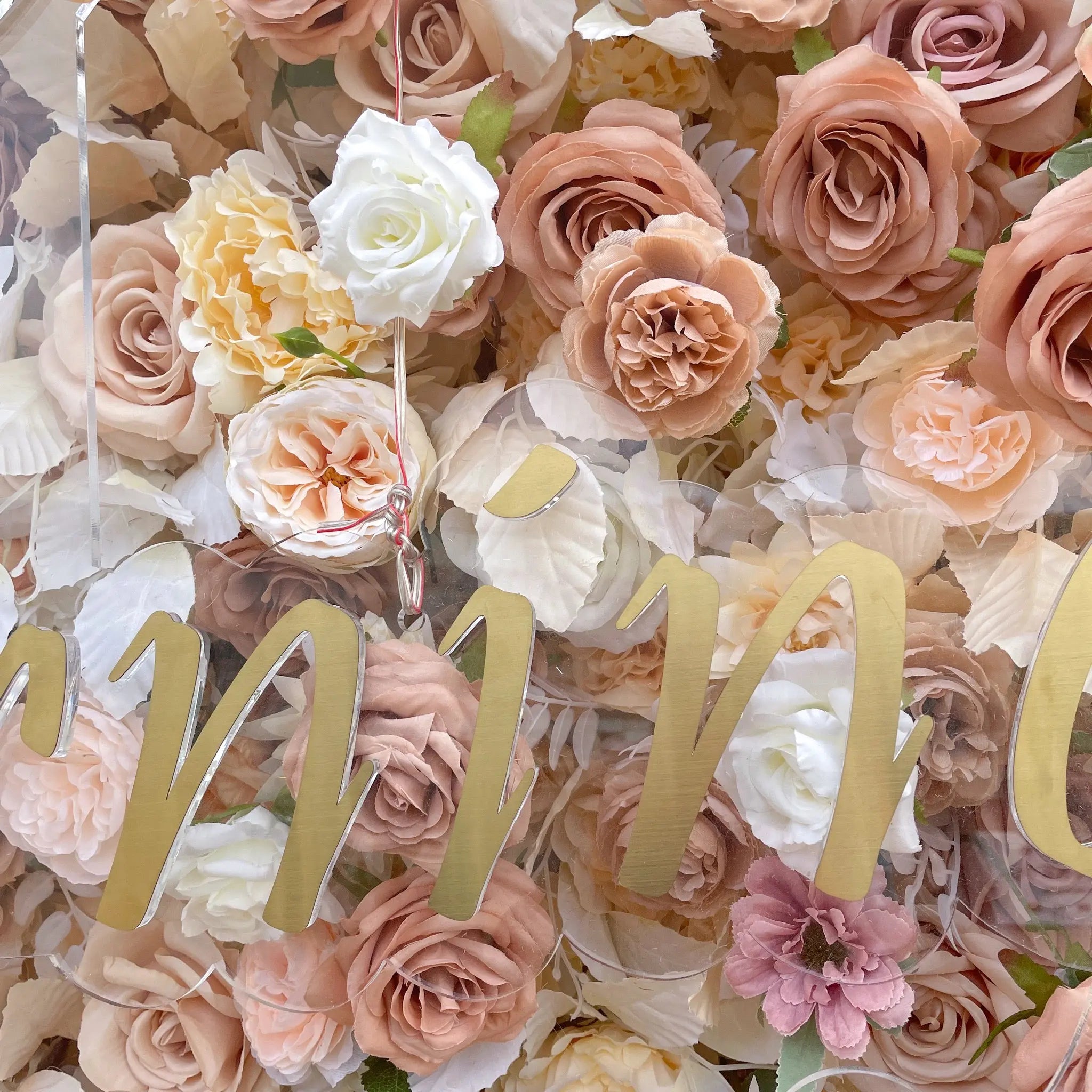 Lynn:5D Golden Fabric Artificial rolling up curtain flower wall