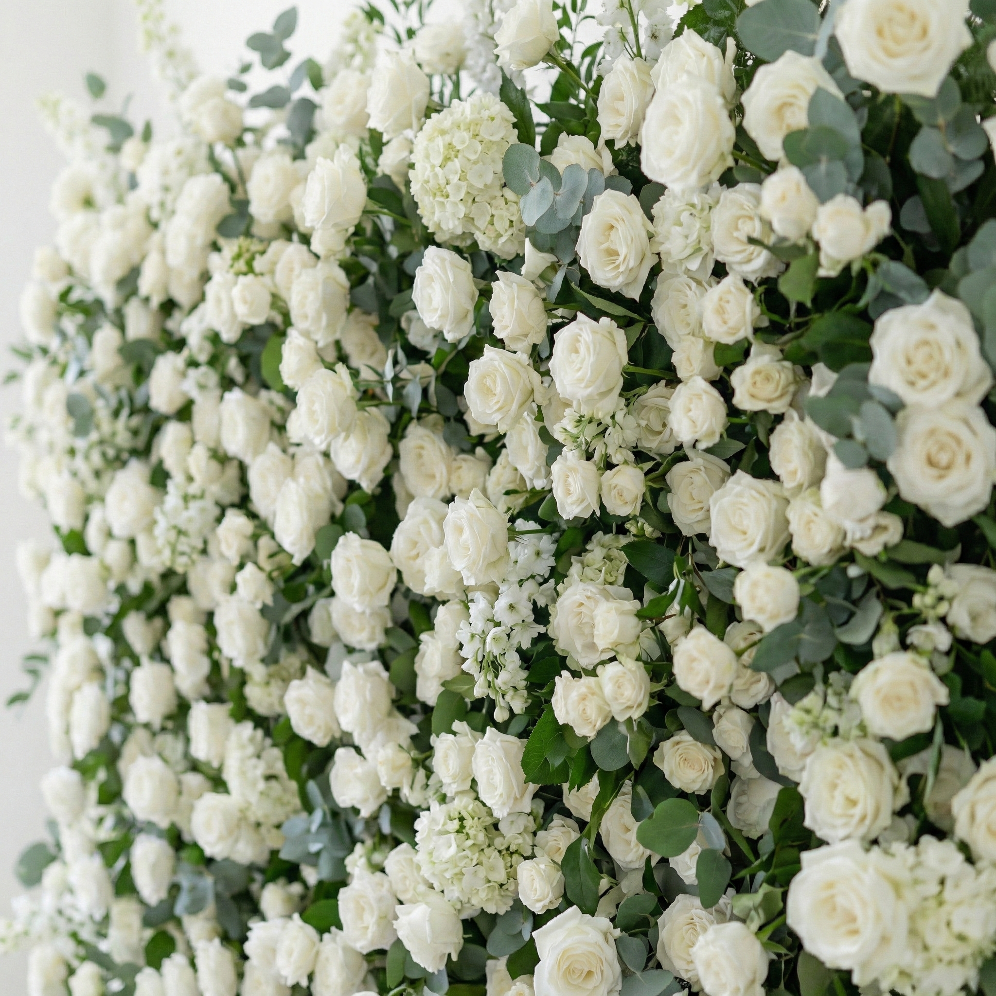 Orin: 5D Elegant White Silk Rose & Greenery Wall Roll-Up Fabric Backdrop for Grand Garden Weddings & Receptions