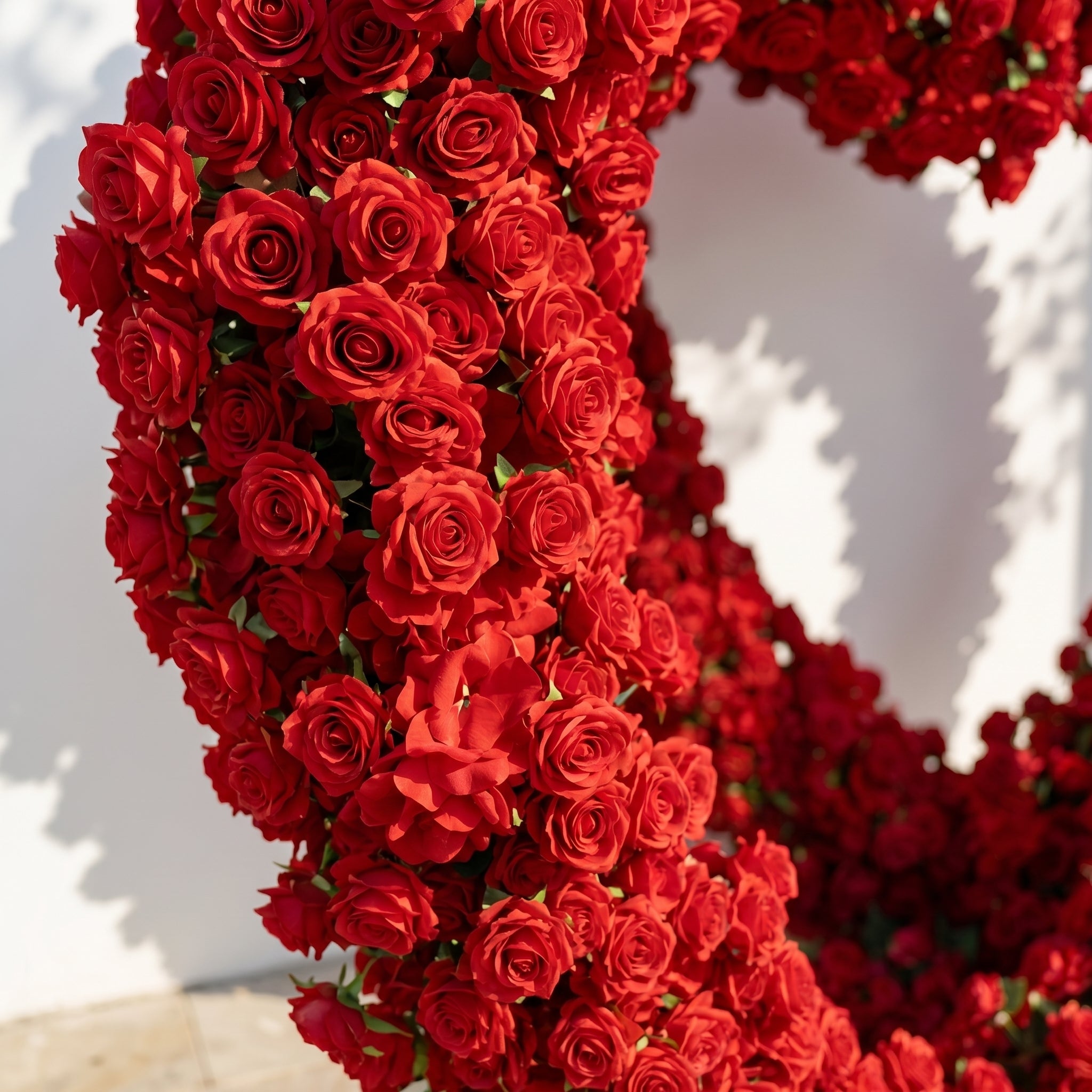 Selorae: Double Heart-Shaped Red Silk Rose Flower Arch Floral Arrangement for Minimalist Weddings