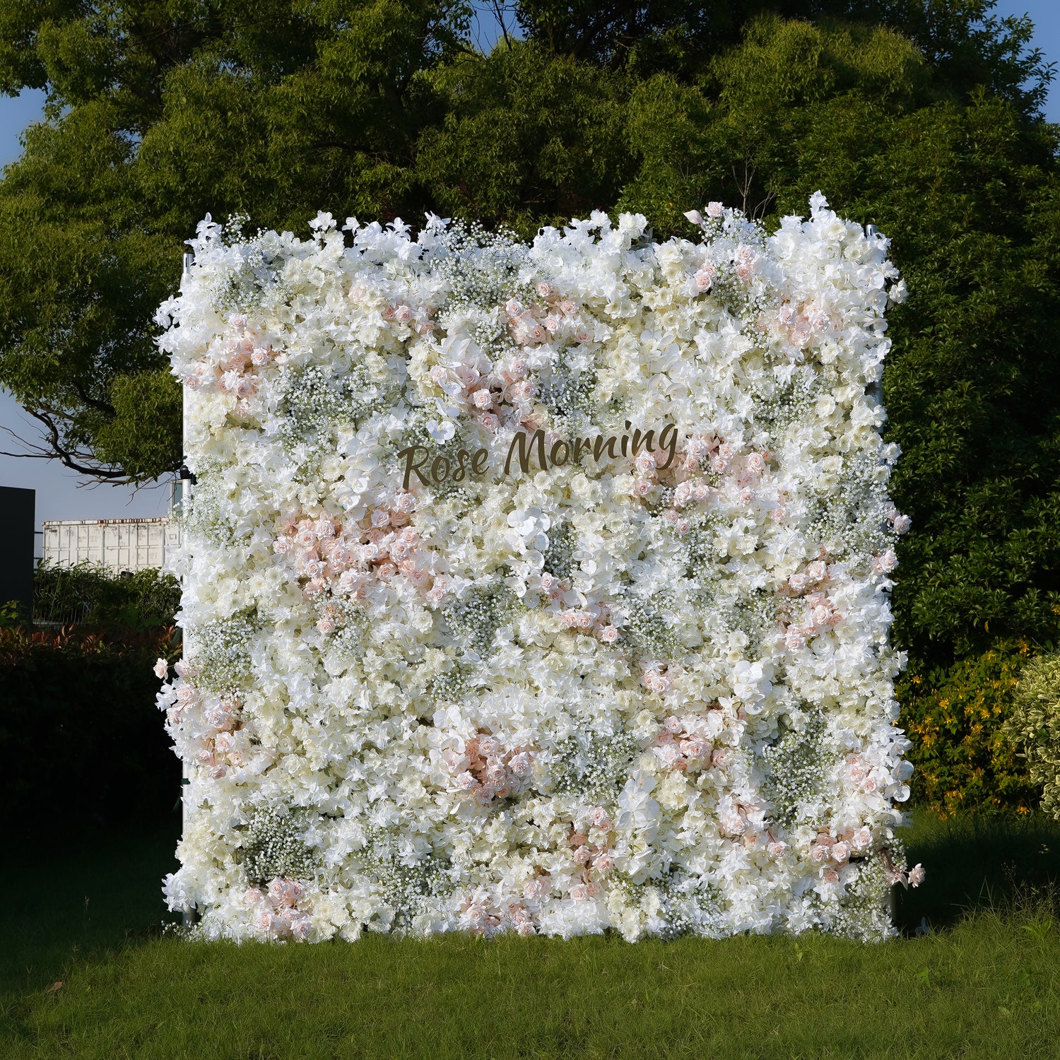 The flower walls are made of artificial flowers in various colors, layered at different levels to create a lush, elegant and natural look. The exclusive zipper design and roll-up design make it easy to install and remove.Rose Morning