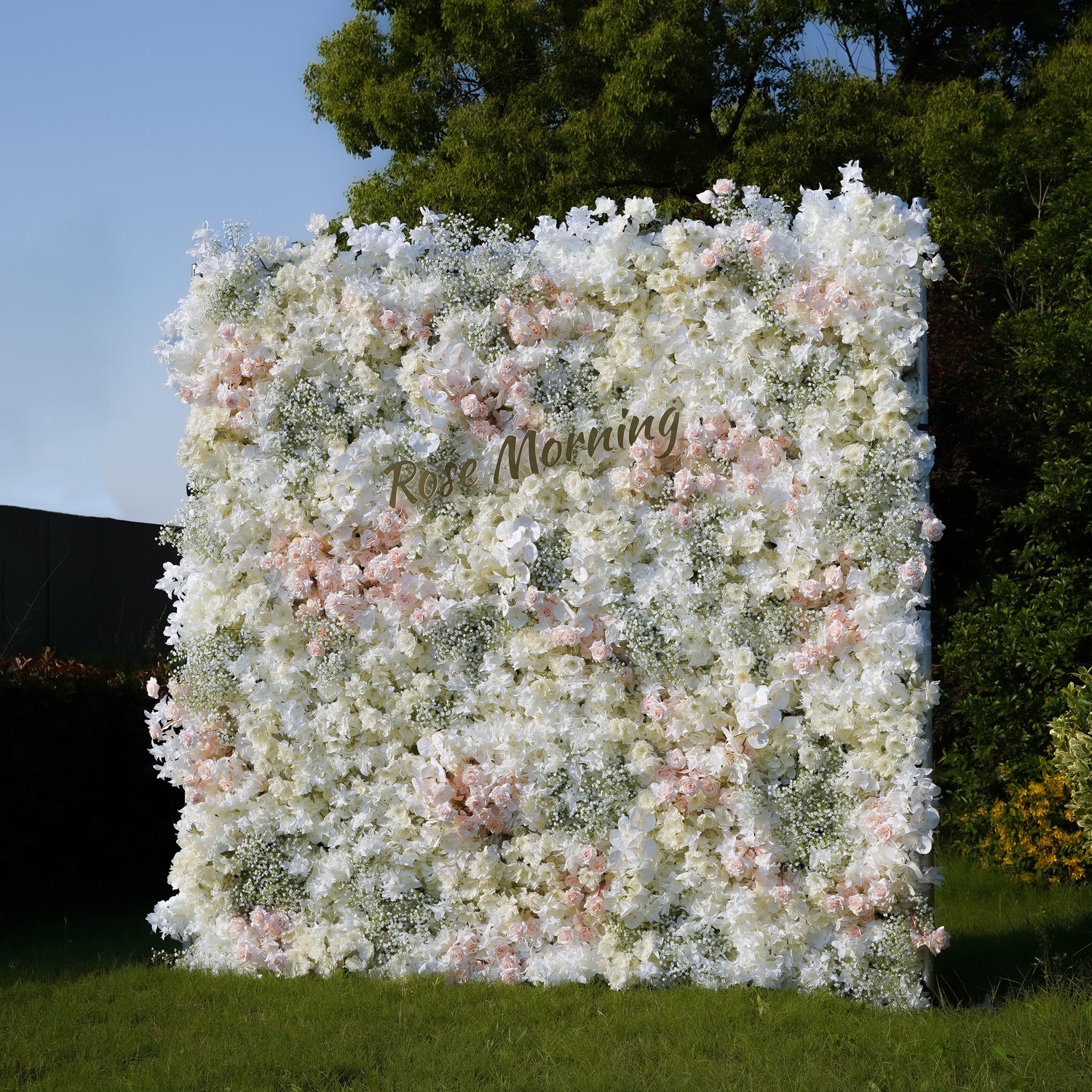 The flower walls are made of artificial flowers in various colors, layered at different levels to create a lush, elegant and natural look. The exclusive zipper design and roll-up design make it easy to install and remove.Rose Morning