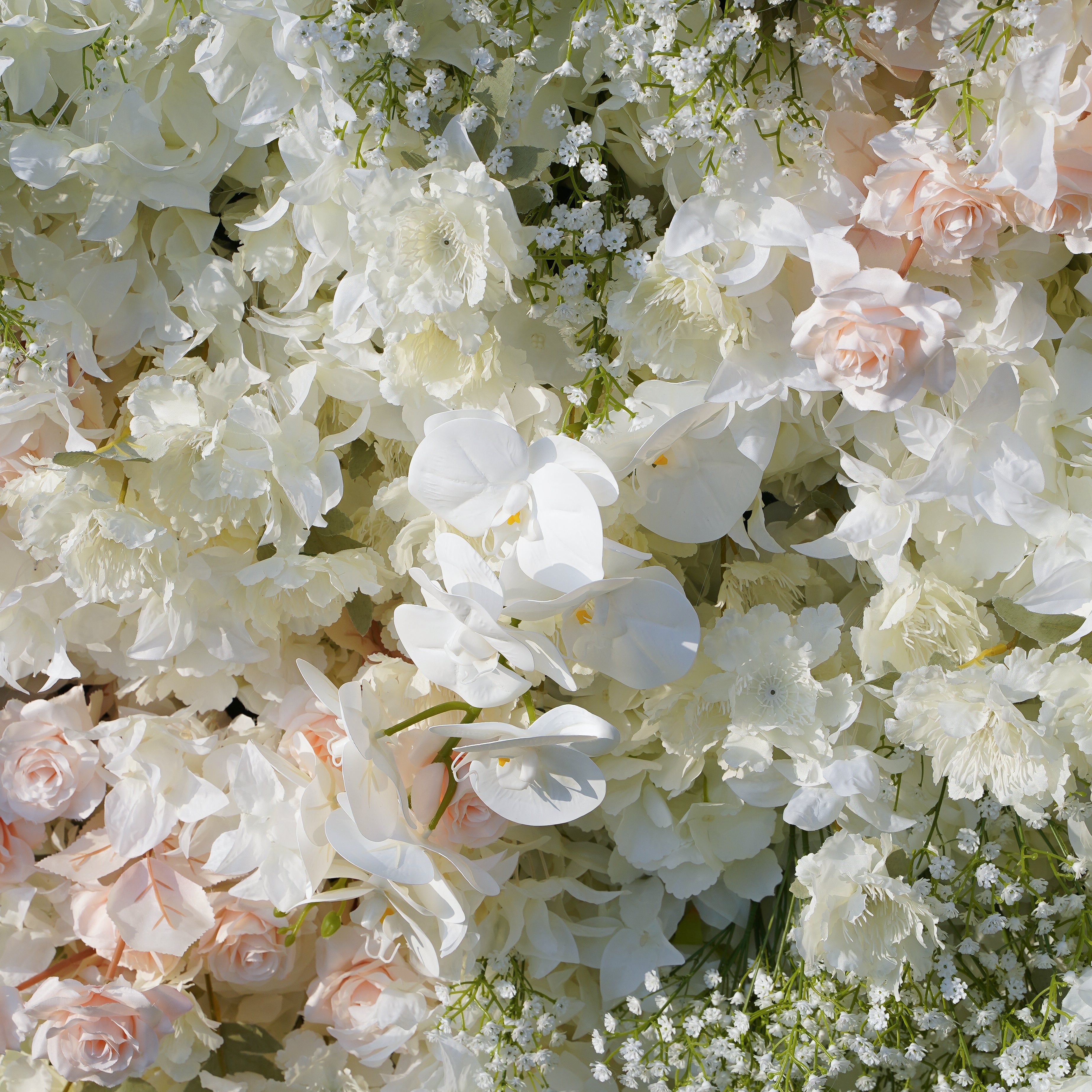 The flower walls are made of artificial flowers in various colors, layered at different levels to create a lush, elegant and natural look. The exclusive zipper design and roll-up design make it easy to install and remove.Rose Morning