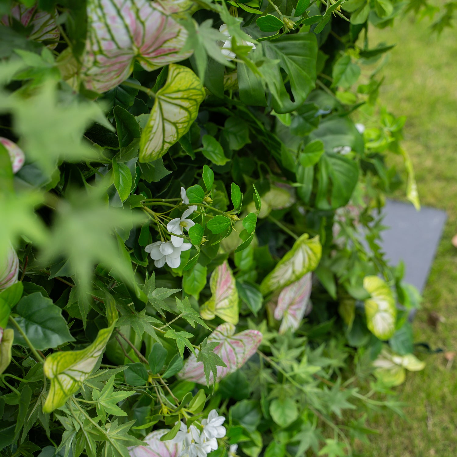 Aura:4D Fabric Artificial rolling up curtain flower wall