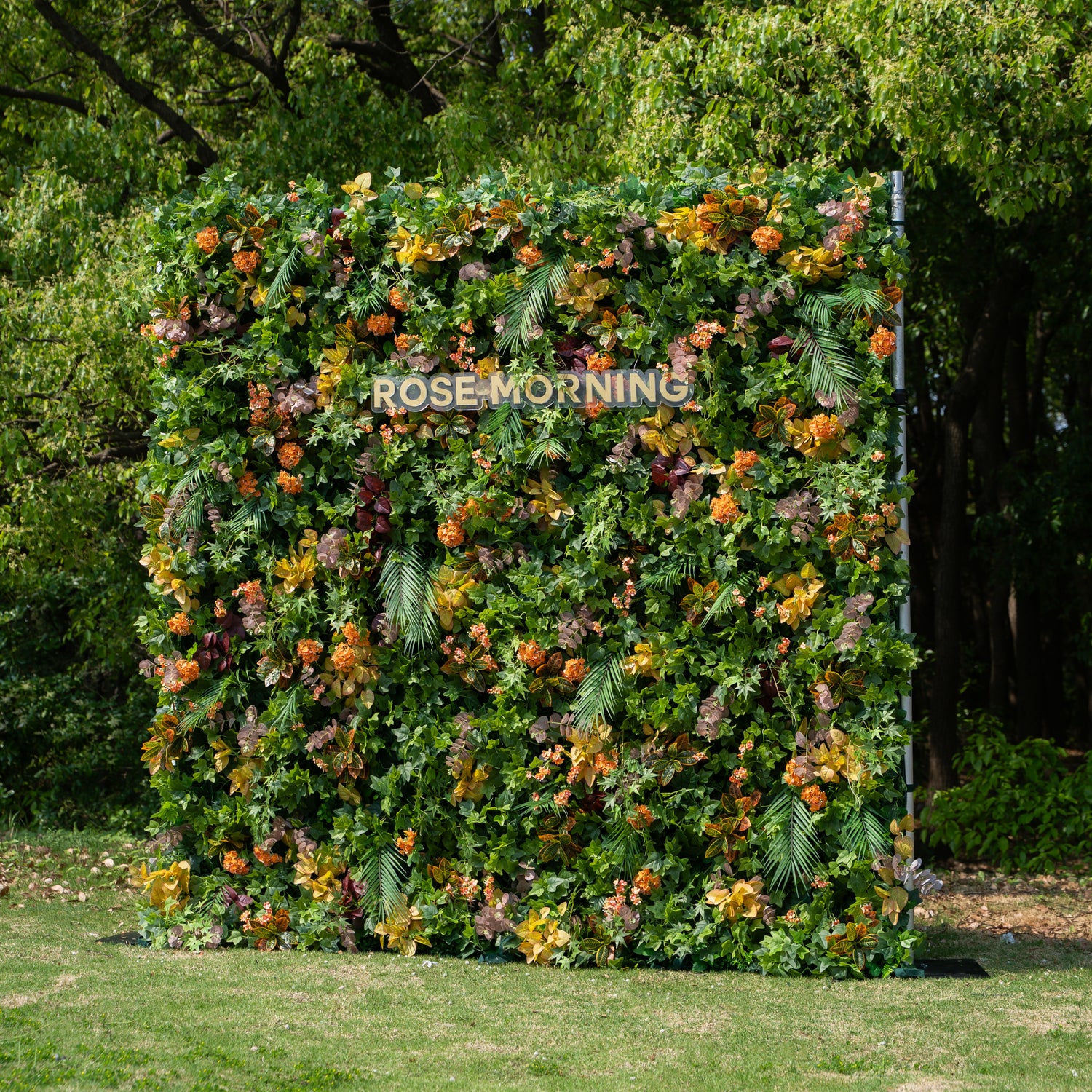 Berenice:4D Fabric Artificial rolling up curtain flower wall