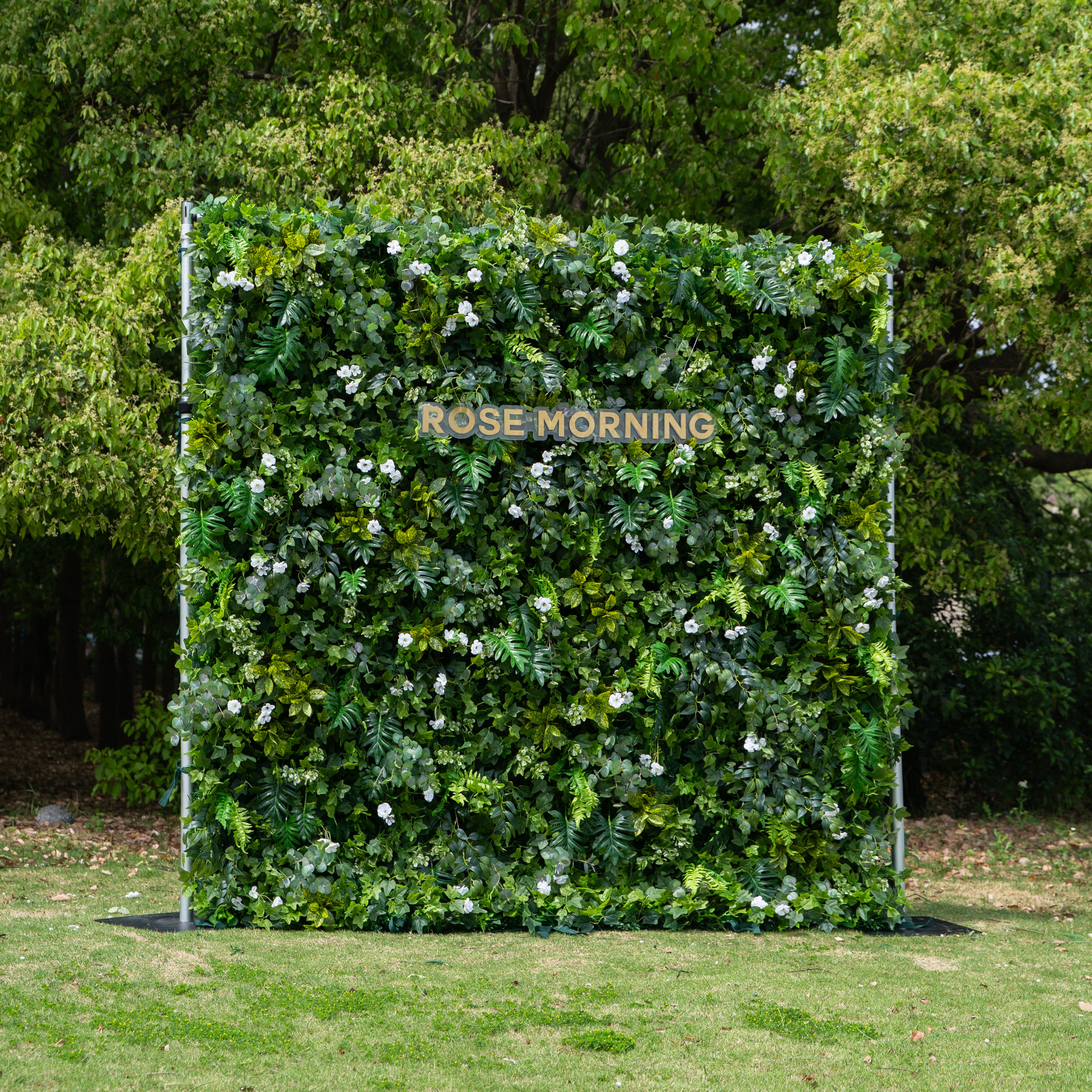 Bernarda:4D Fabric Artificial rolling up curtain flower wall