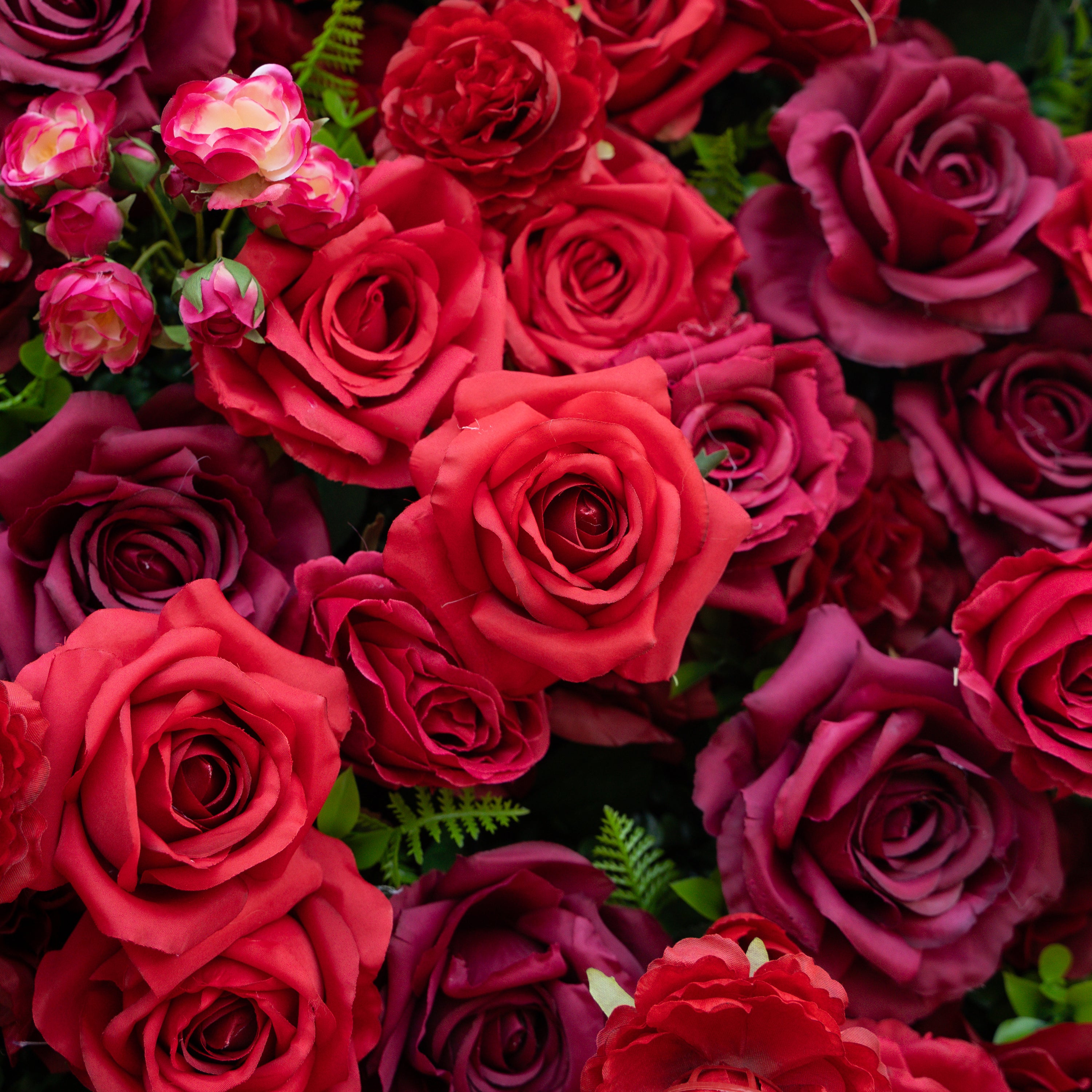 Elysia: 3D Luxury Burgundy Silk Rose Flower Wall Roll-Up Fabric Backdrop for Romantic Weddings & Events