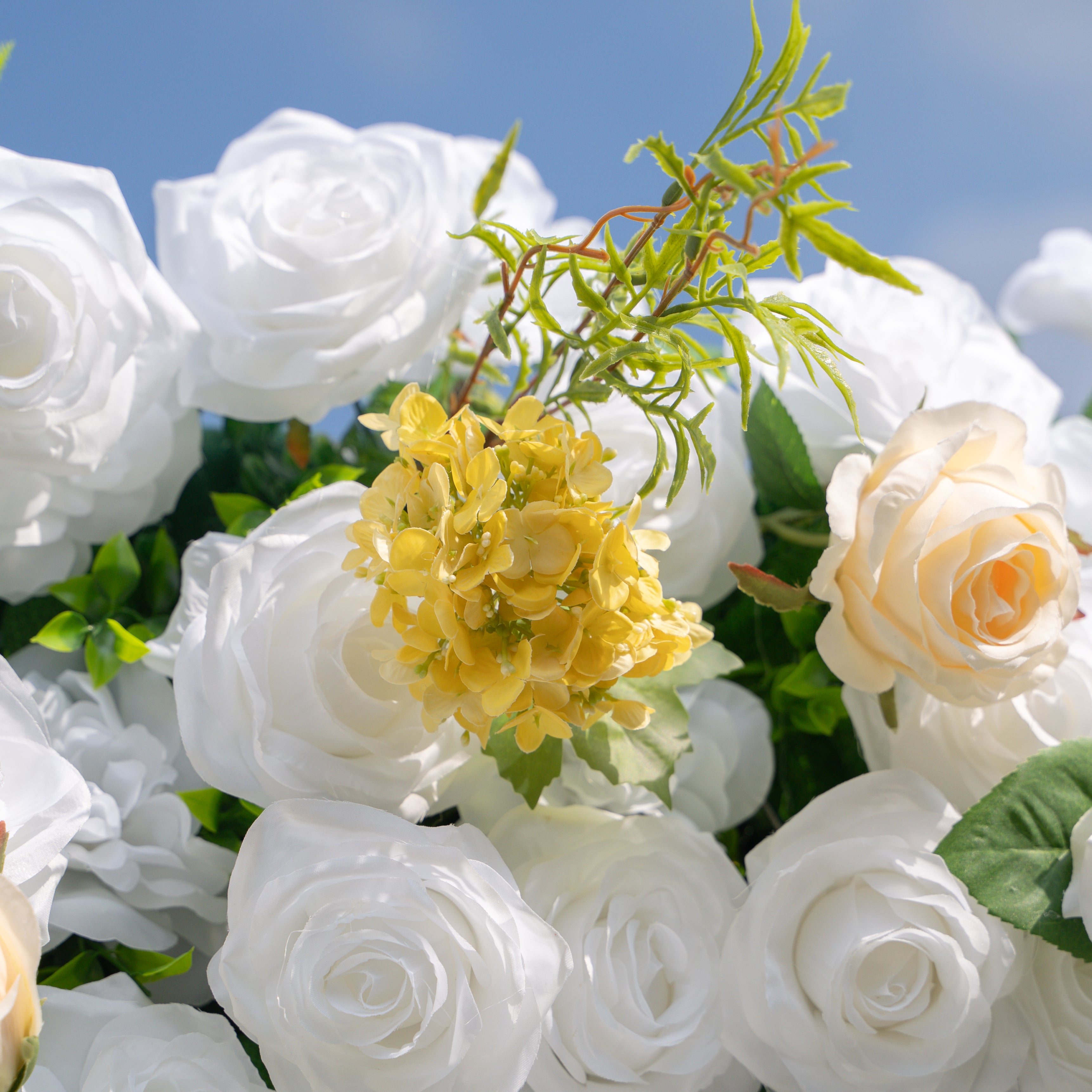 Lesly:3D Fabric Artificial rolling up curtain flower wall