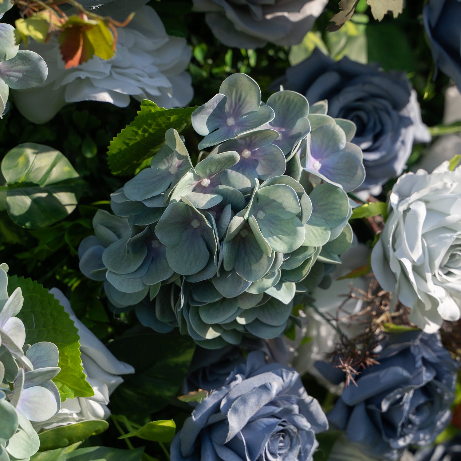 Maturo:5D Fabric Artificial rolling up curtain flower wall