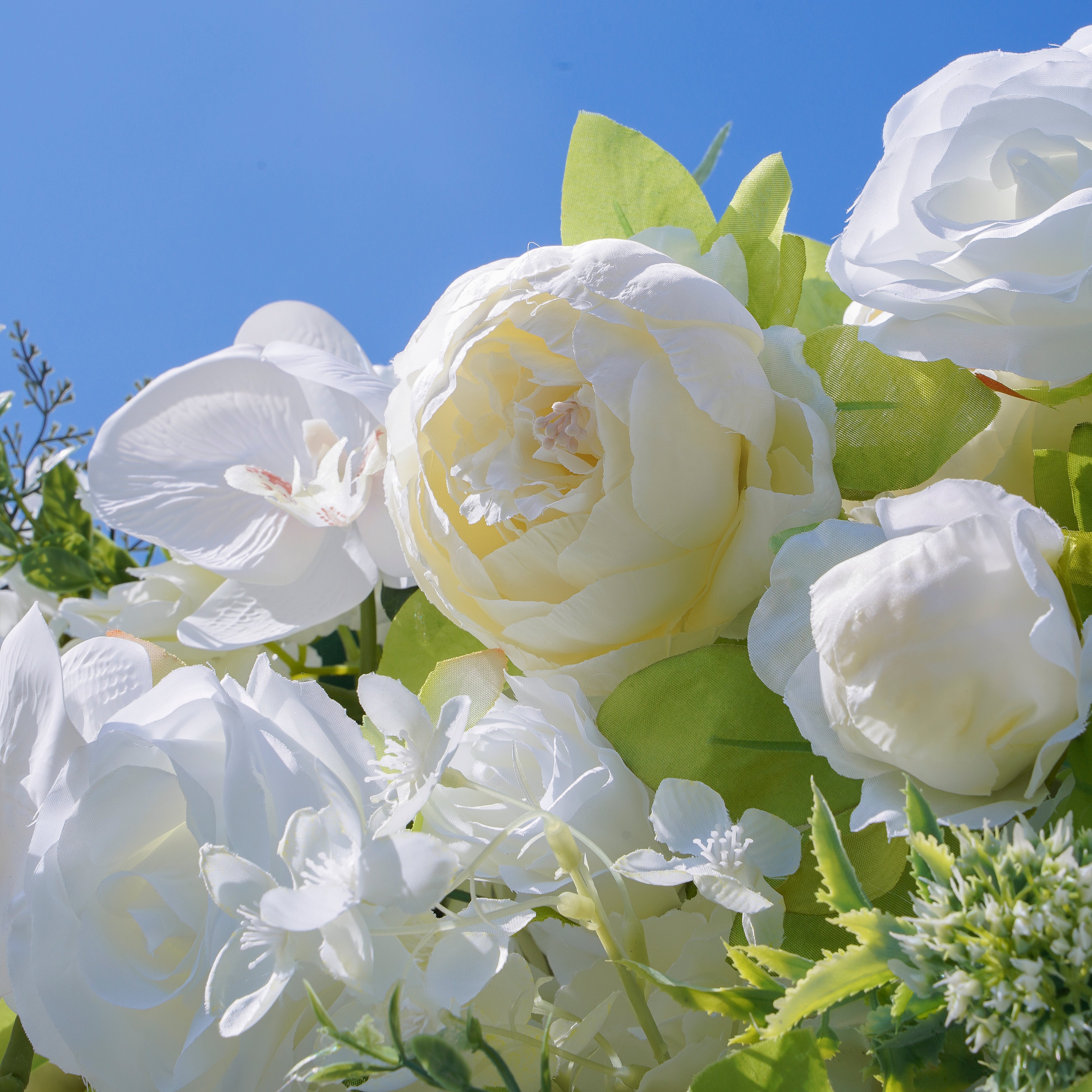 Rose Morning“The flower walls are made of artificial flowers in various colors, layered at different levels to create a lush, elegant and natural look. The exclusive zipper design and roll-up design make it easy to install and remove.”