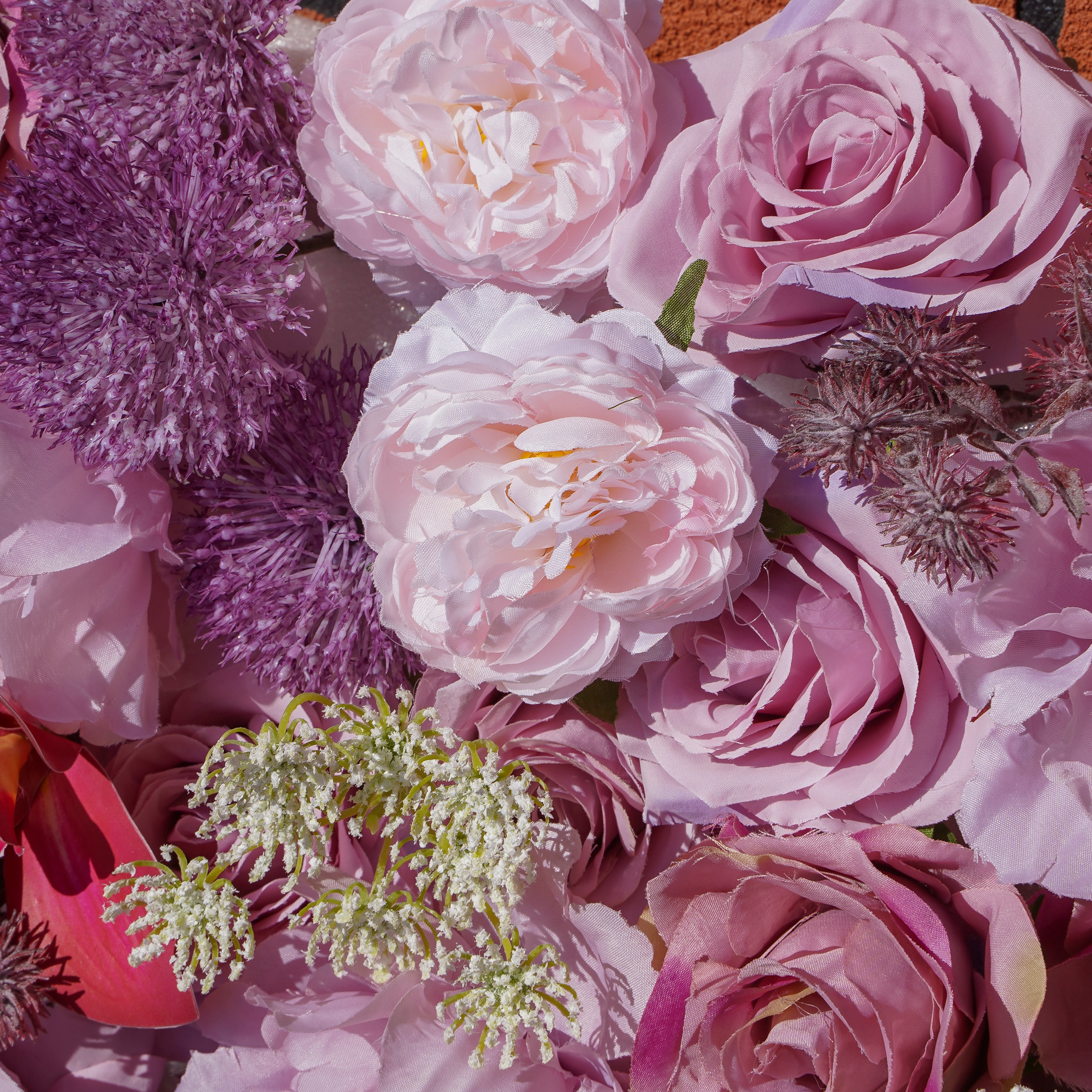 Rose Morning???The flower walls are made of artificial flowers in various colors, layered at different levels to create a lush, elegant and natural look. The exclusive zipper design and roll-up design make it easy to install and remove.??¨¤