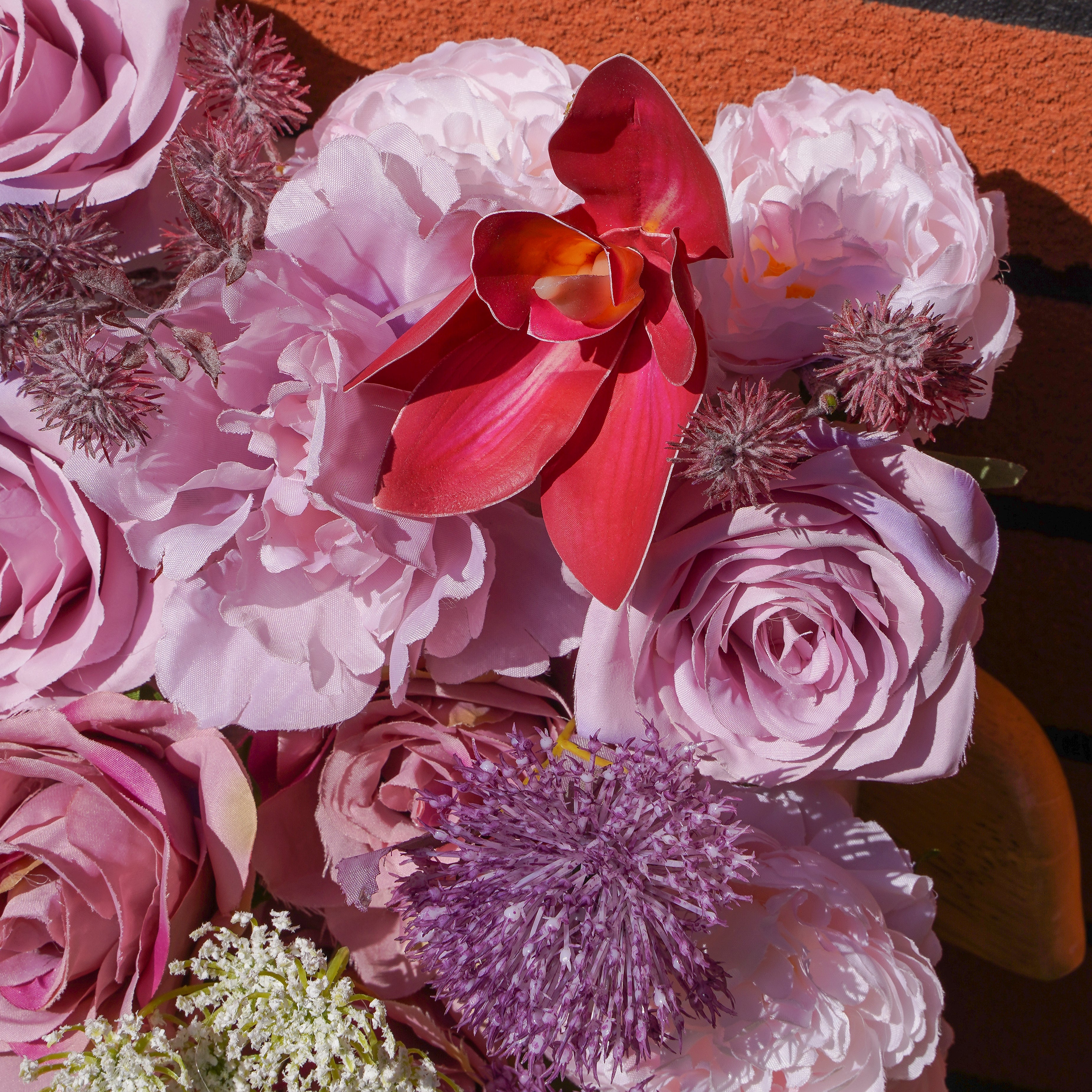 Rose Morning???The flower walls are made of artificial flowers in various colors, layered at different levels to create a lush, elegant and natural look. The exclusive zipper design and roll-up design make it easy to install and remove.??¨¤
