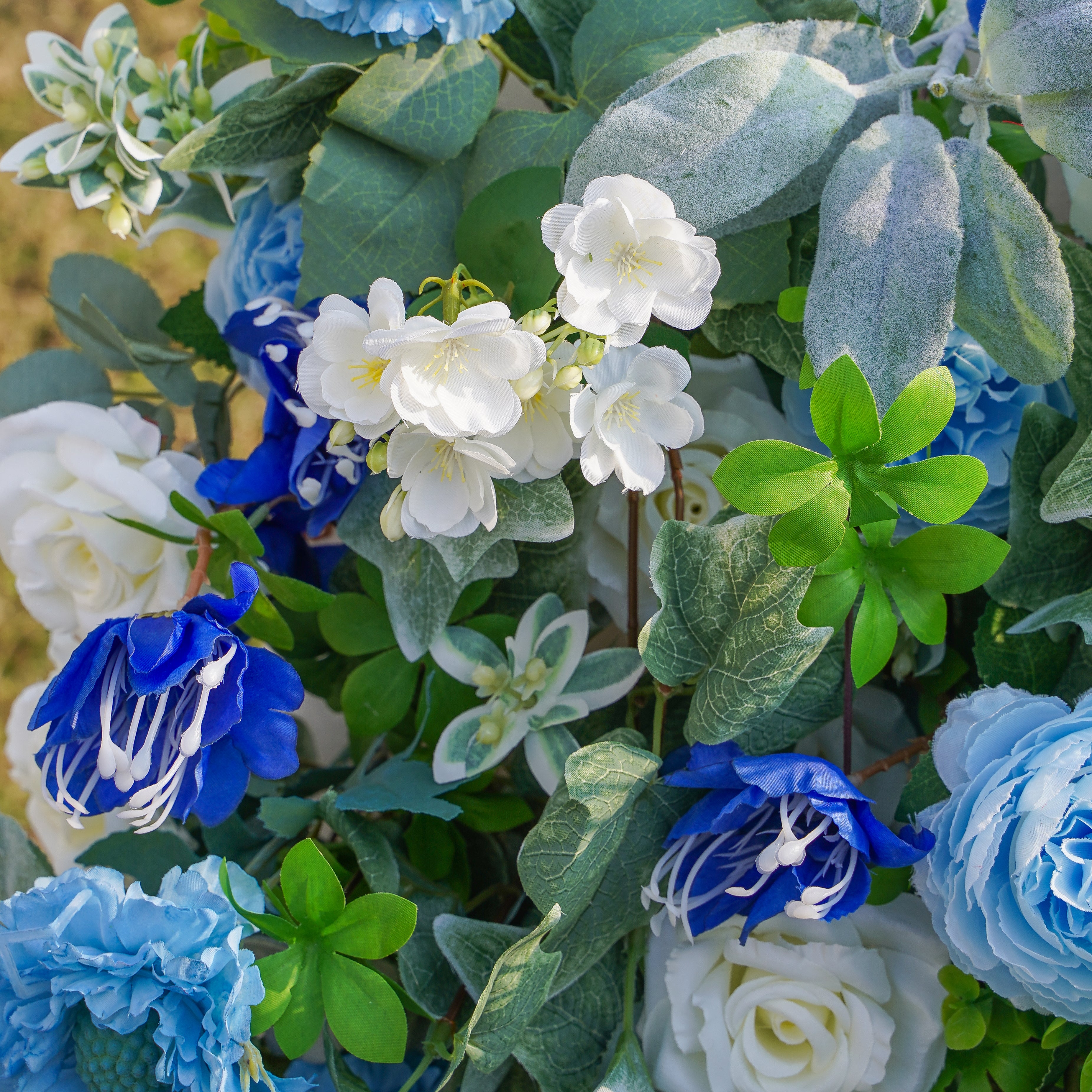 Rose Morning???The flower walls are made of artificial flowers in various colors, layered at different levels to create a lush, elegant and natural look. The exclusive zipper design and roll-up design make it easy to install and remove.??¨¤