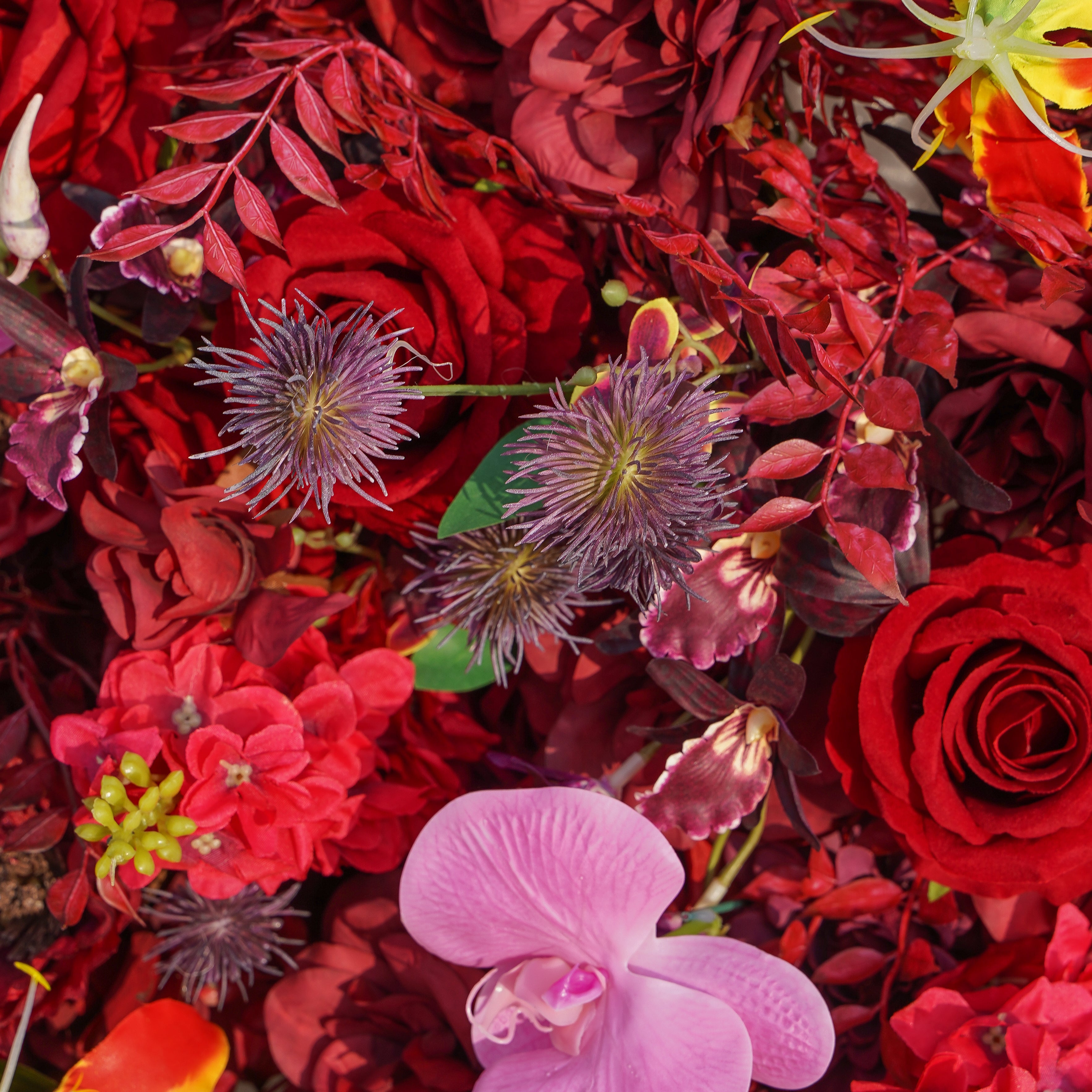 Rose Morning???The flower walls are made of artificial flowers in various colors, layered at different levels to create a lush, elegant and natural look. The exclusive zipper design and roll-up design make it easy to install and remove.??¨¤