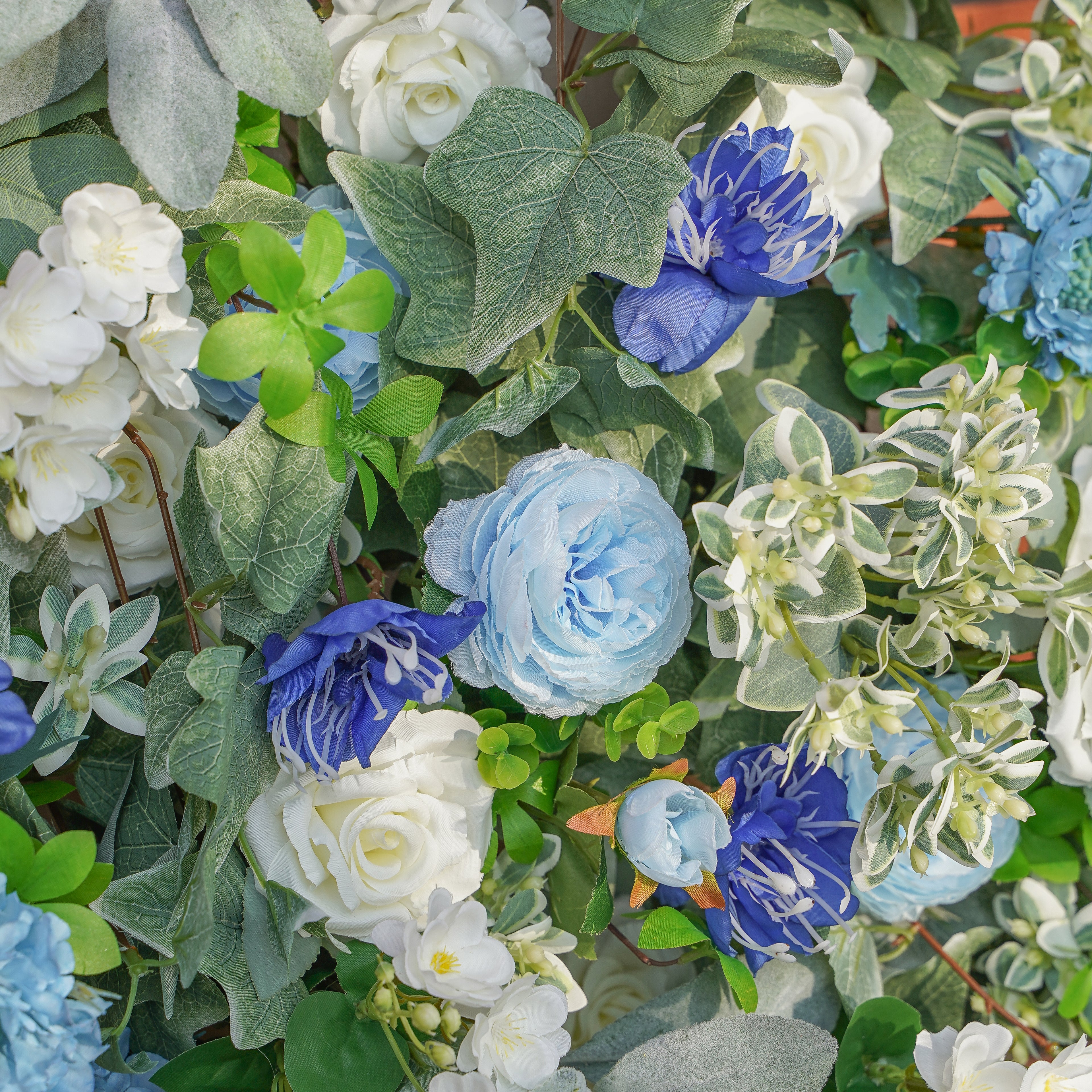 Rose Morning???The flower walls are made of artificial flowers in various colors, layered at different levels to create a lush, elegant and natural look. The exclusive zipper design and roll-up design make it easy to install and remove.??¨¤