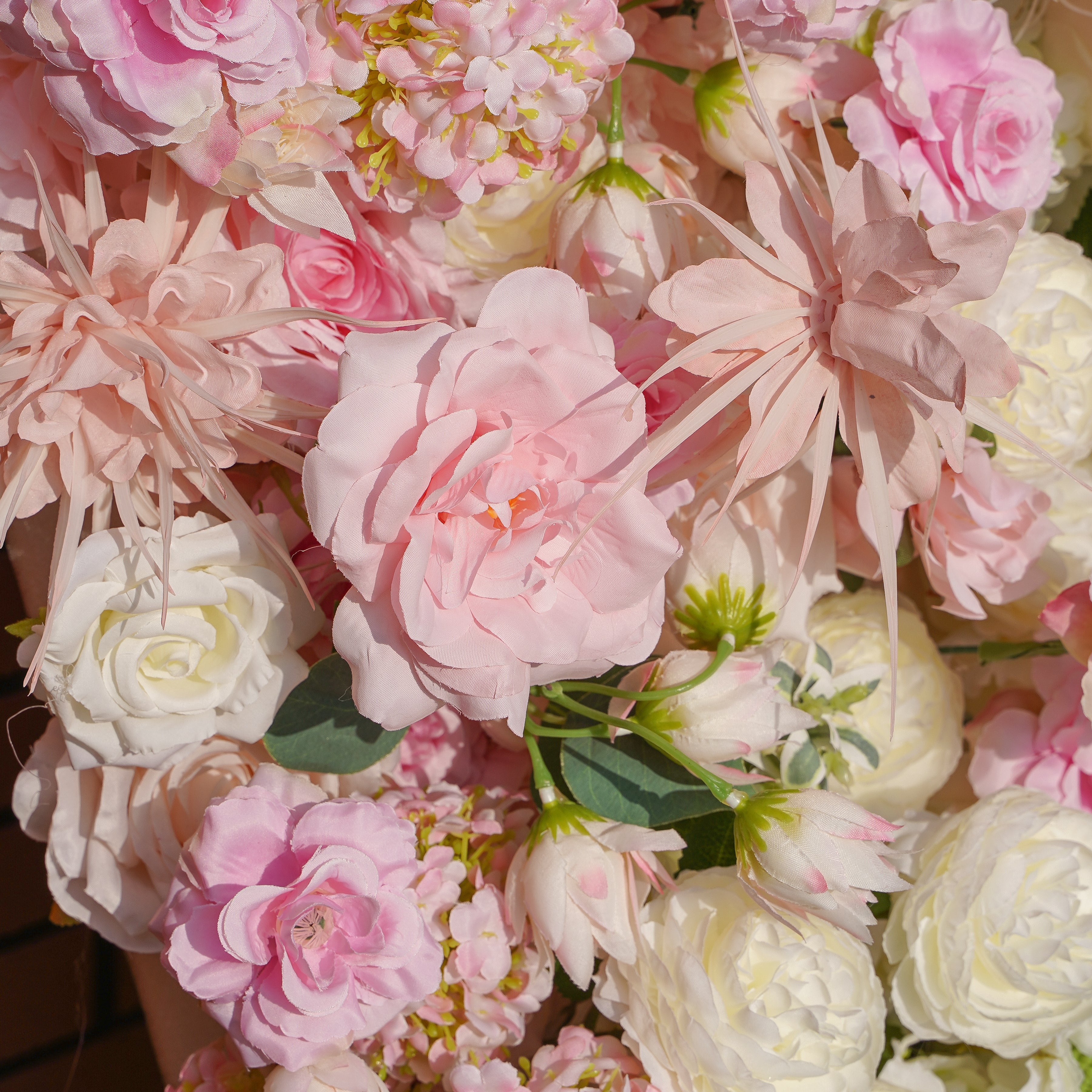 Rose Morning???The flower walls are made of artificial flowers in various colors, layered at different levels to create a lush, elegant and natural look. The exclusive zipper design and roll-up design make it easy to install and remove.??¨¤