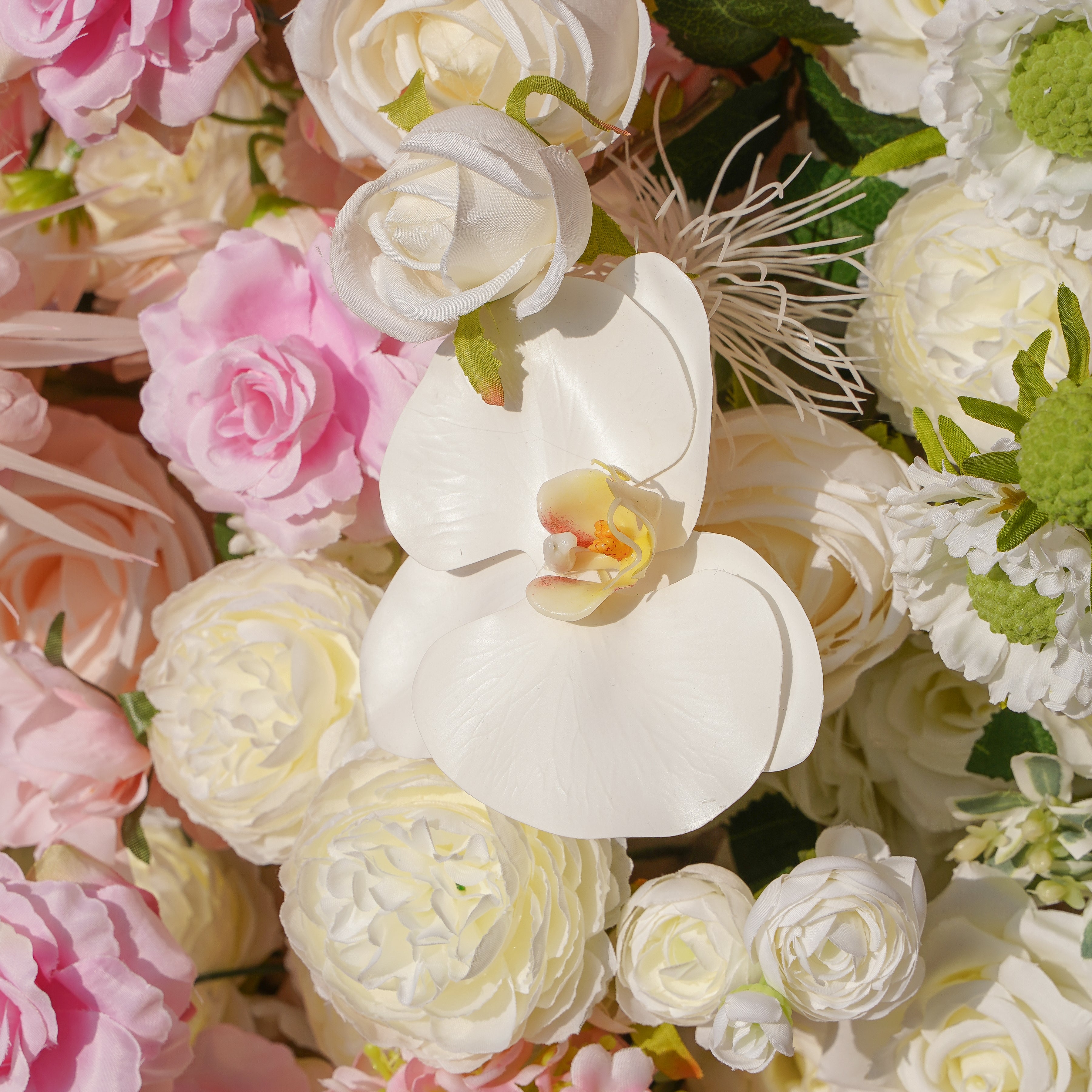 Rose Morning???The flower walls are made of artificial flowers in various colors, layered at different levels to create a lush, elegant and natural look. The exclusive zipper design and roll-up design make it easy to install and remove.??¨¤