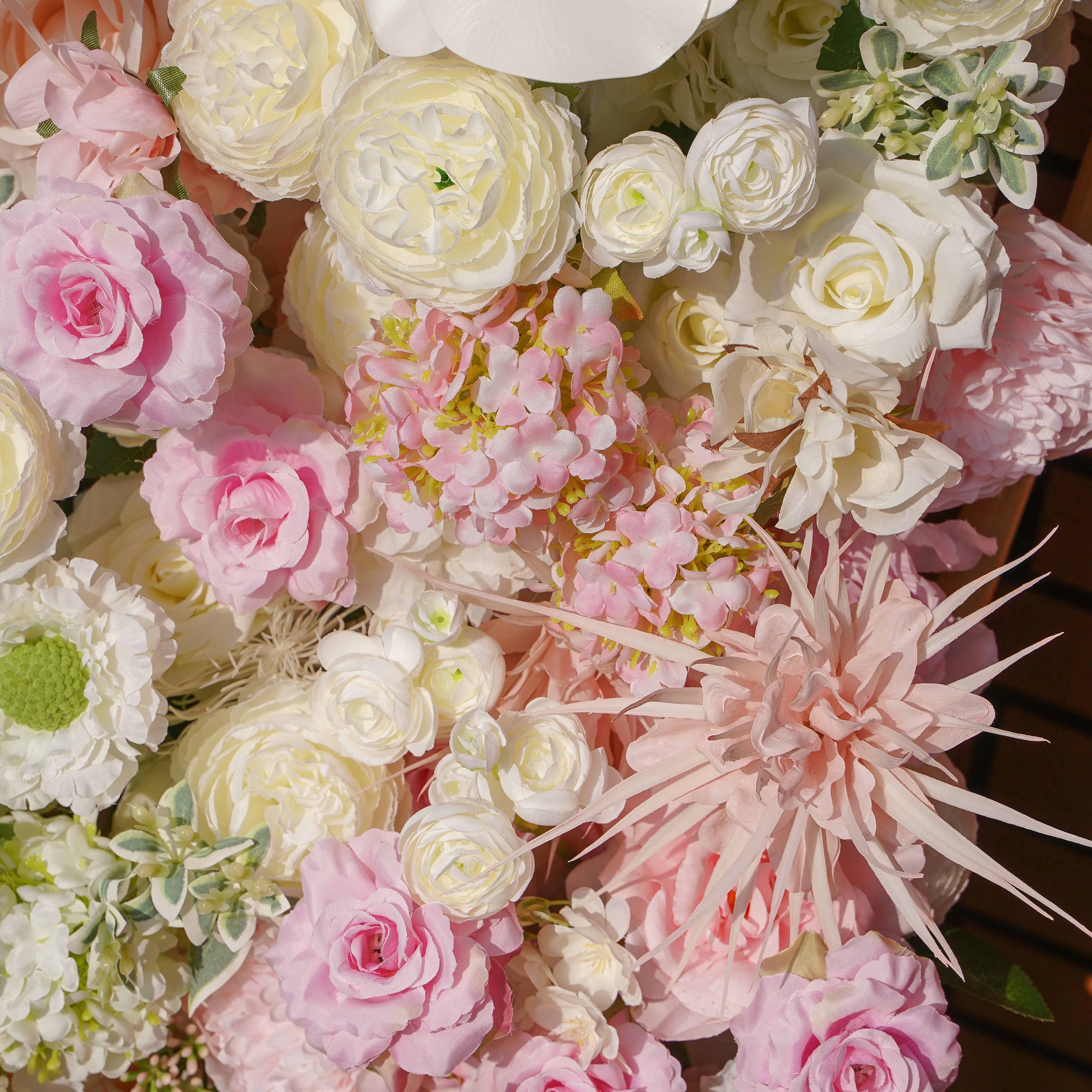 Rose Morning???The flower walls are made of artificial flowers in various colors, layered at different levels to create a lush, elegant and natural look. The exclusive zipper design and roll-up design make it easy to install and remove.??¨¤