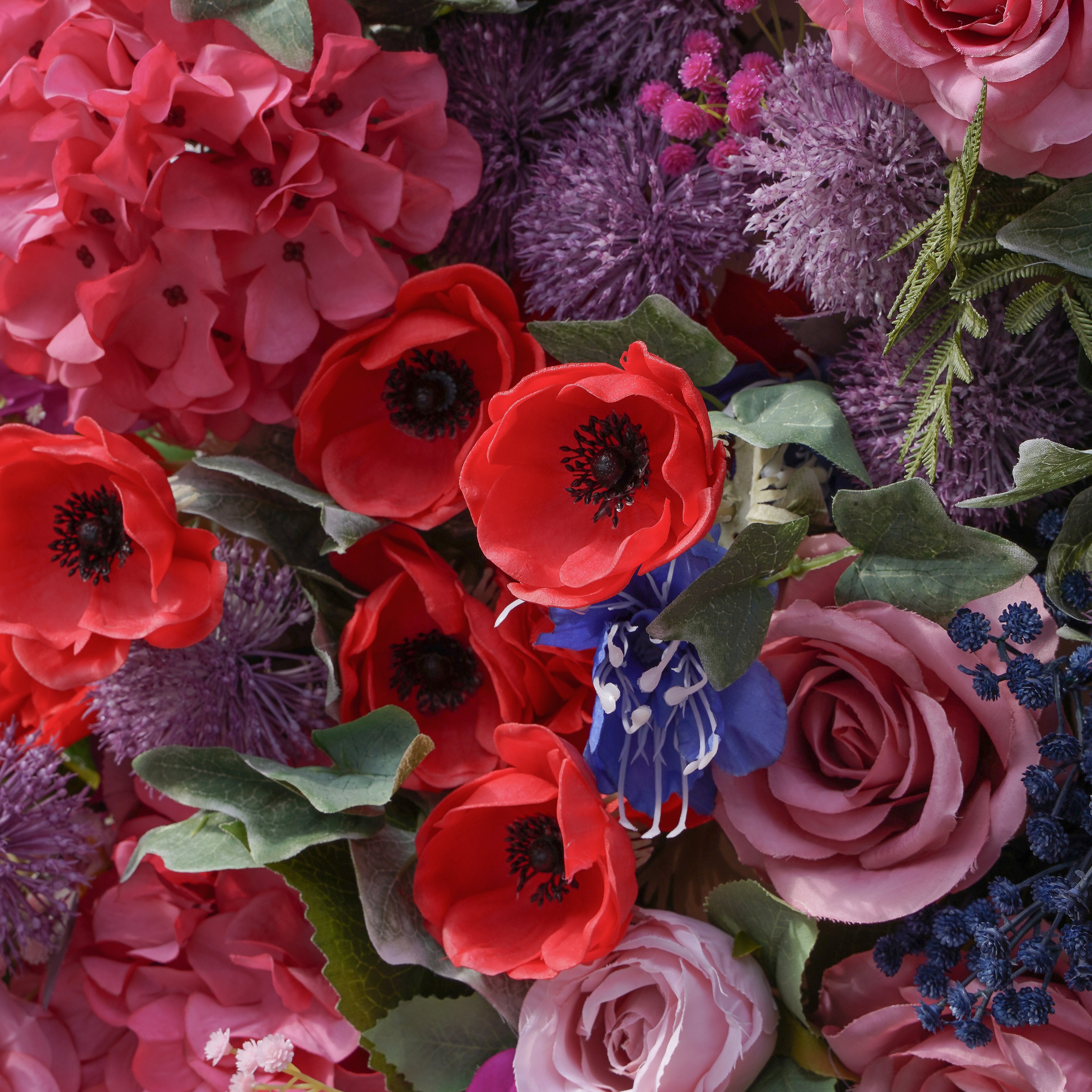 Rose Morning???The flower walls are made of artificial flowers in various colors, layered at different levels to create a lush, elegant and natural look. The exclusive zipper design and roll-up design make it easy to install and remove.??¨¤