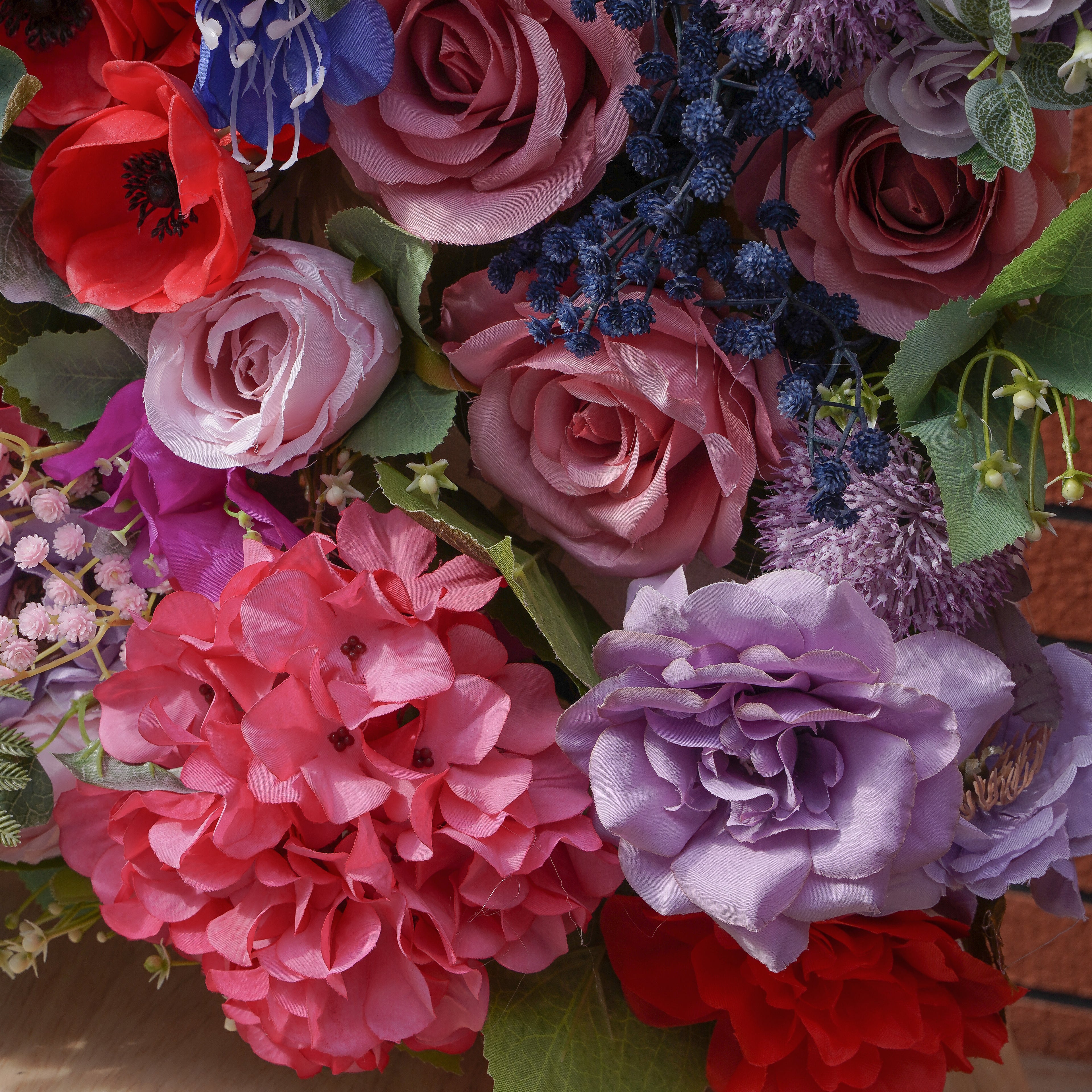 Rose Morning???The flower walls are made of artificial flowers in various colors, layered at different levels to create a lush, elegant and natural look. The exclusive zipper design and roll-up design make it easy to install and remove.??¨¤